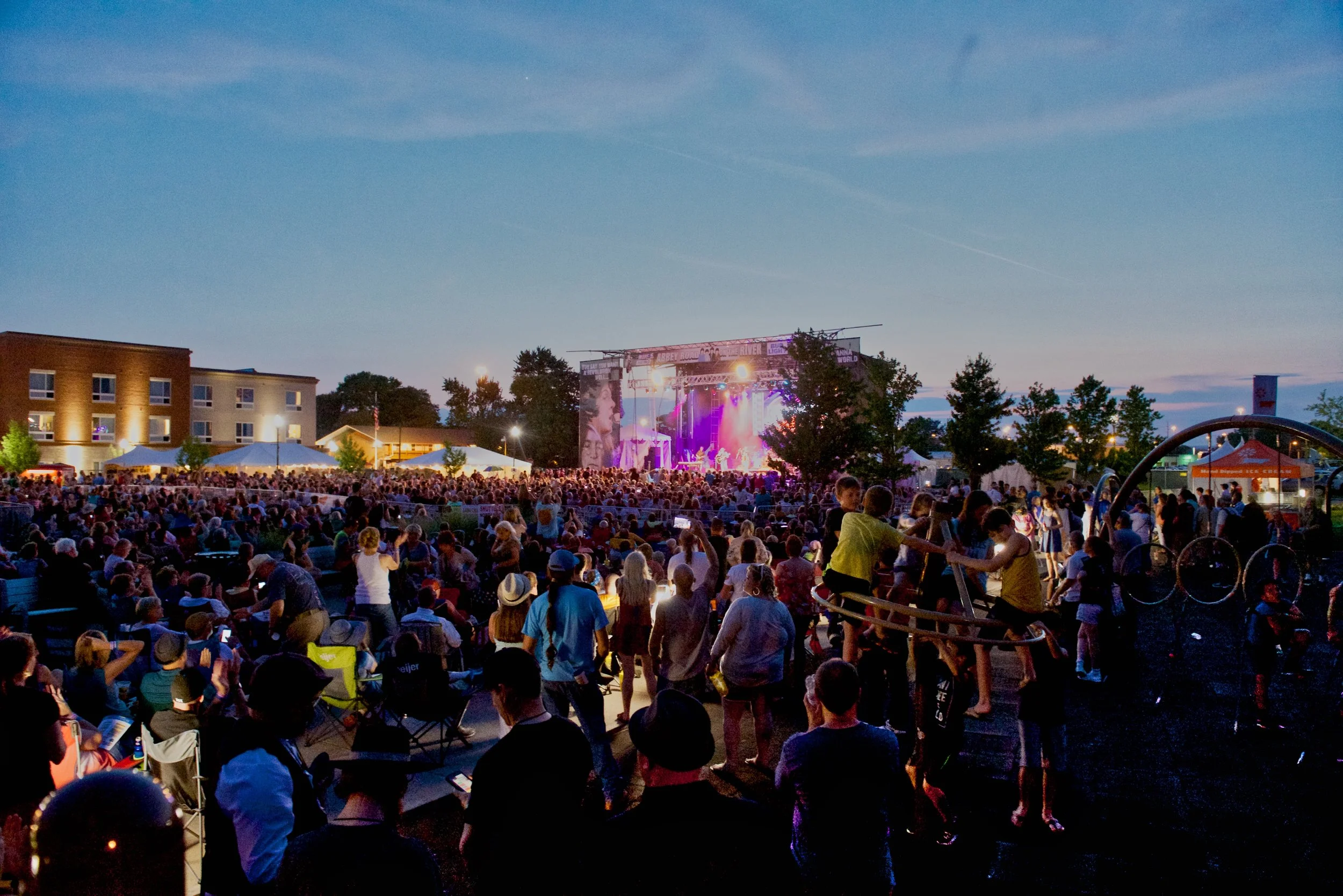 Crowd.jpg