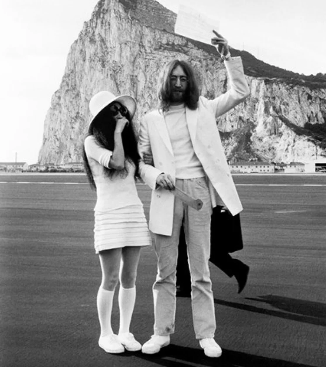 On March 20 in 1969 John marries Yoko Ono in Gibraltar near Spain. 

#johnandyoko #johnlennon #yokoono #beatles #thebeatles