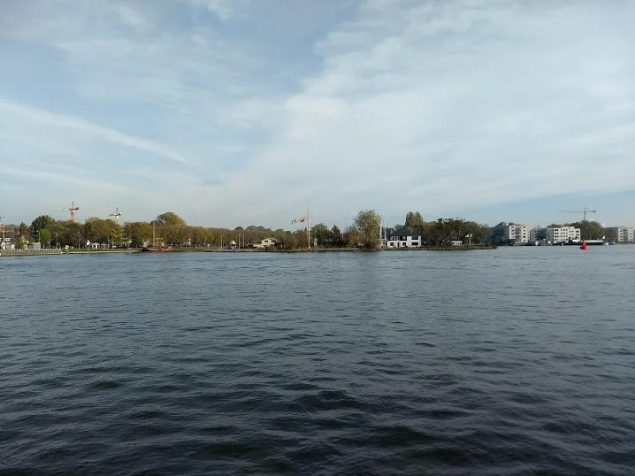 Goed te doen op en neer Apeldoorn- Amsterdam