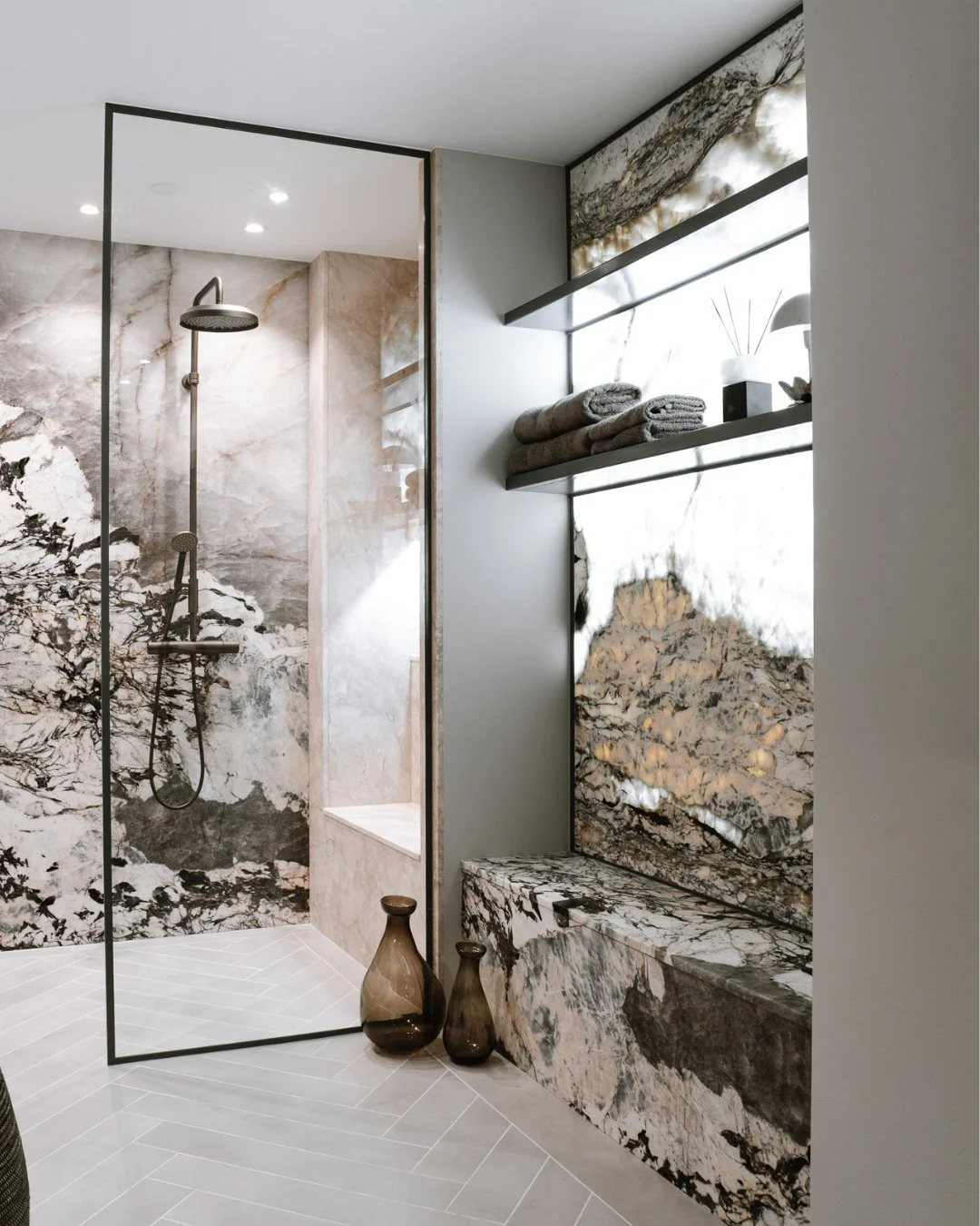 Et badev&aelig;relse kan v&aelig;re s&aring; meget mere end en funktion.⁠
Det kan v&aelig;re en f&oslash;lelse &ndash; et lille helle i hverdagen.⁠
⁠
Hos borderstone hj&aelig;lper vi jer med at skabe unikke l&oslash;sninger i sten.⁠
Vi leverer solidt