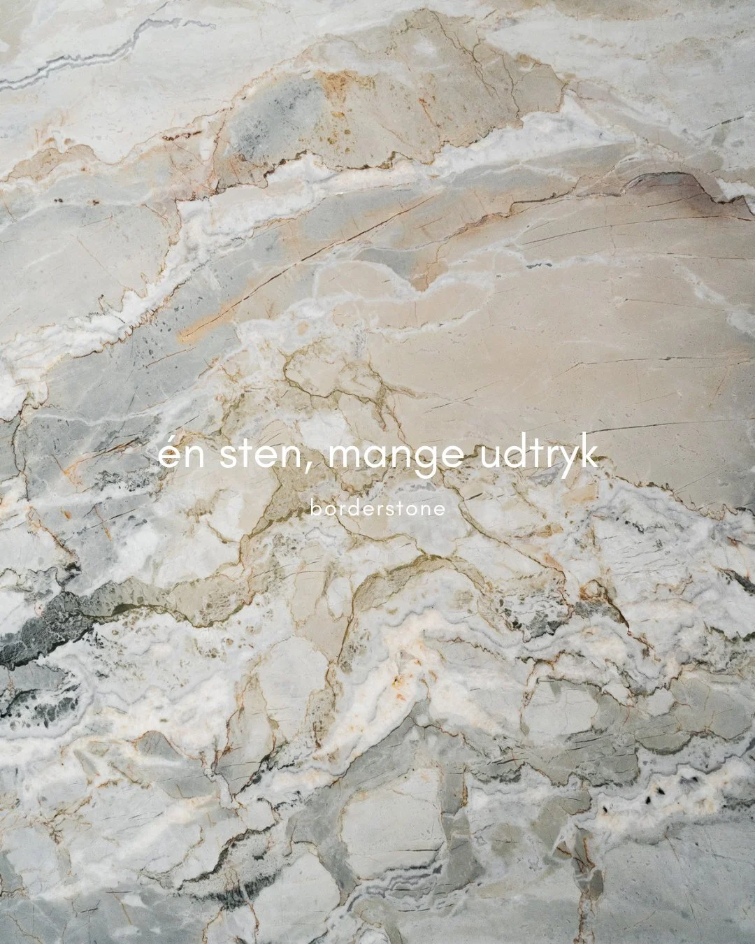 Selv n&aring;r navn og stentype er den samme, vil hver r&aring;plade have sit eget udtryk. &Aring;rer, nuancer og bev&aelig;gelser i stenen varierer og det er netop det, der g&oslash;r natursten s&aring; interessant at arbejde med.⁠
⁠
Dolce Vita er e