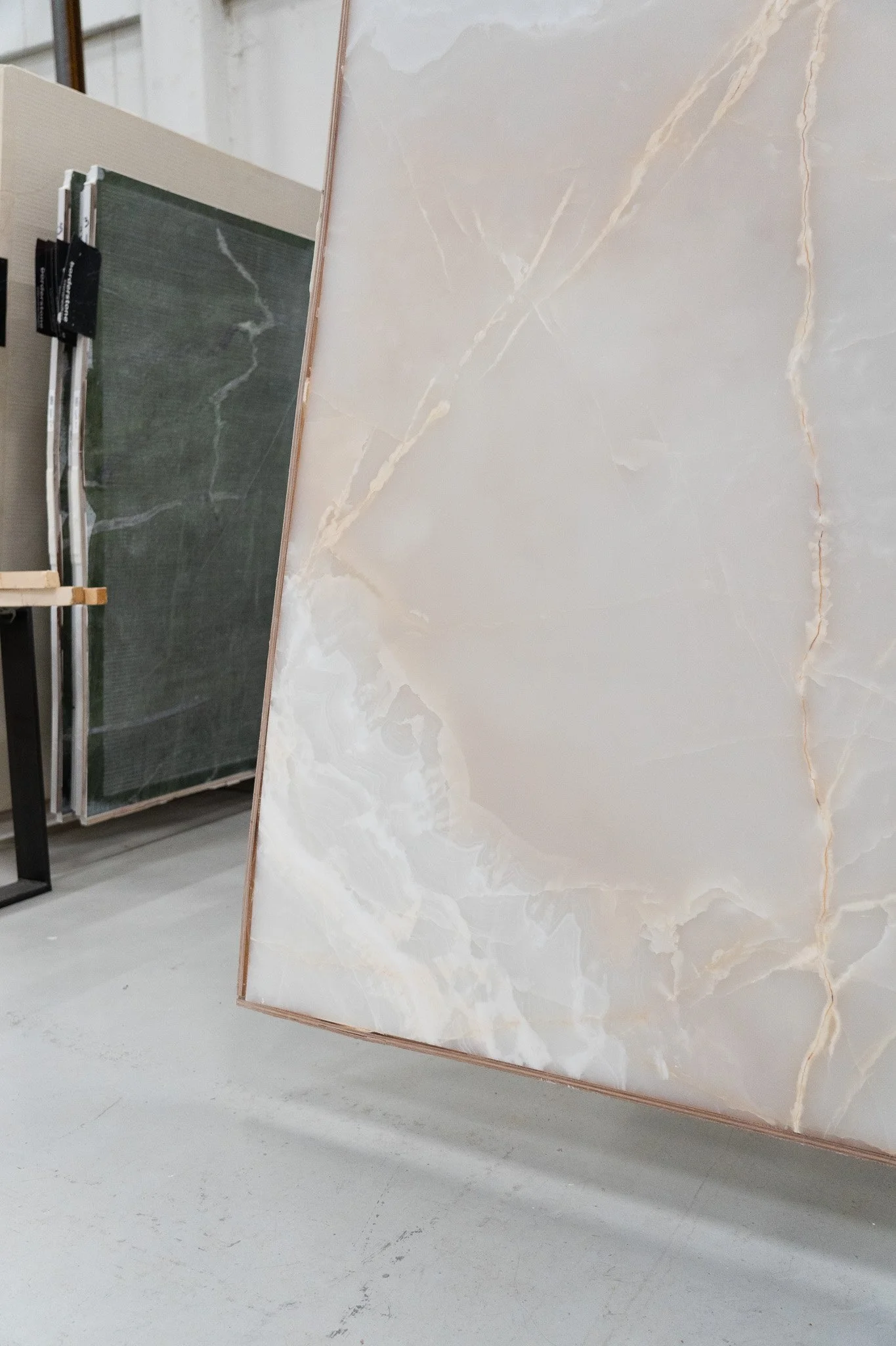 Onice Bianco onyx handcrafted borderstone