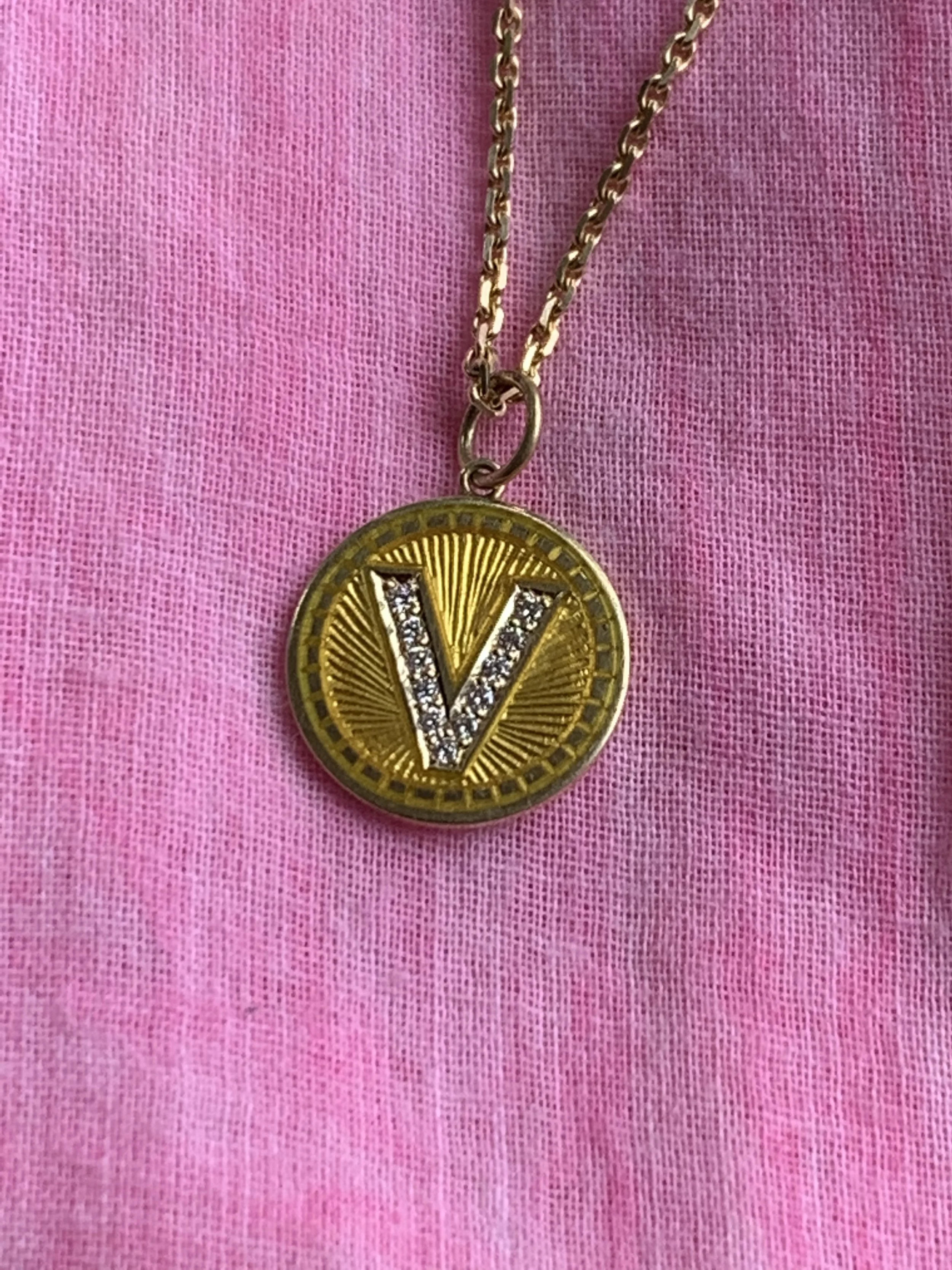 Inital V Gold Charm with diamonds (Copy)