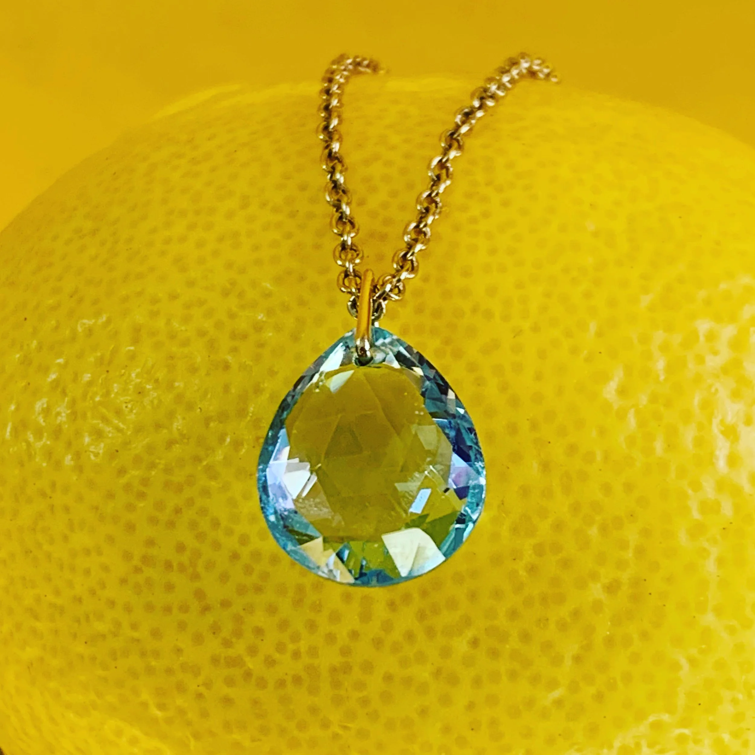 An Aquamarine pendant