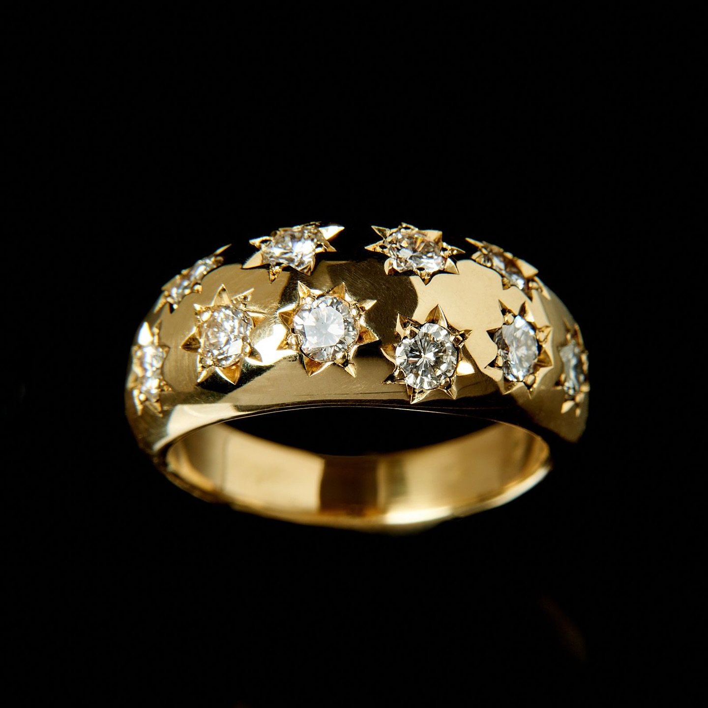 Star set diamonds in a 18k gold Ring

#diamond #starset #gold #ring 

Thank you @joannasullivanphotography for another beautiful photograph&hellip;