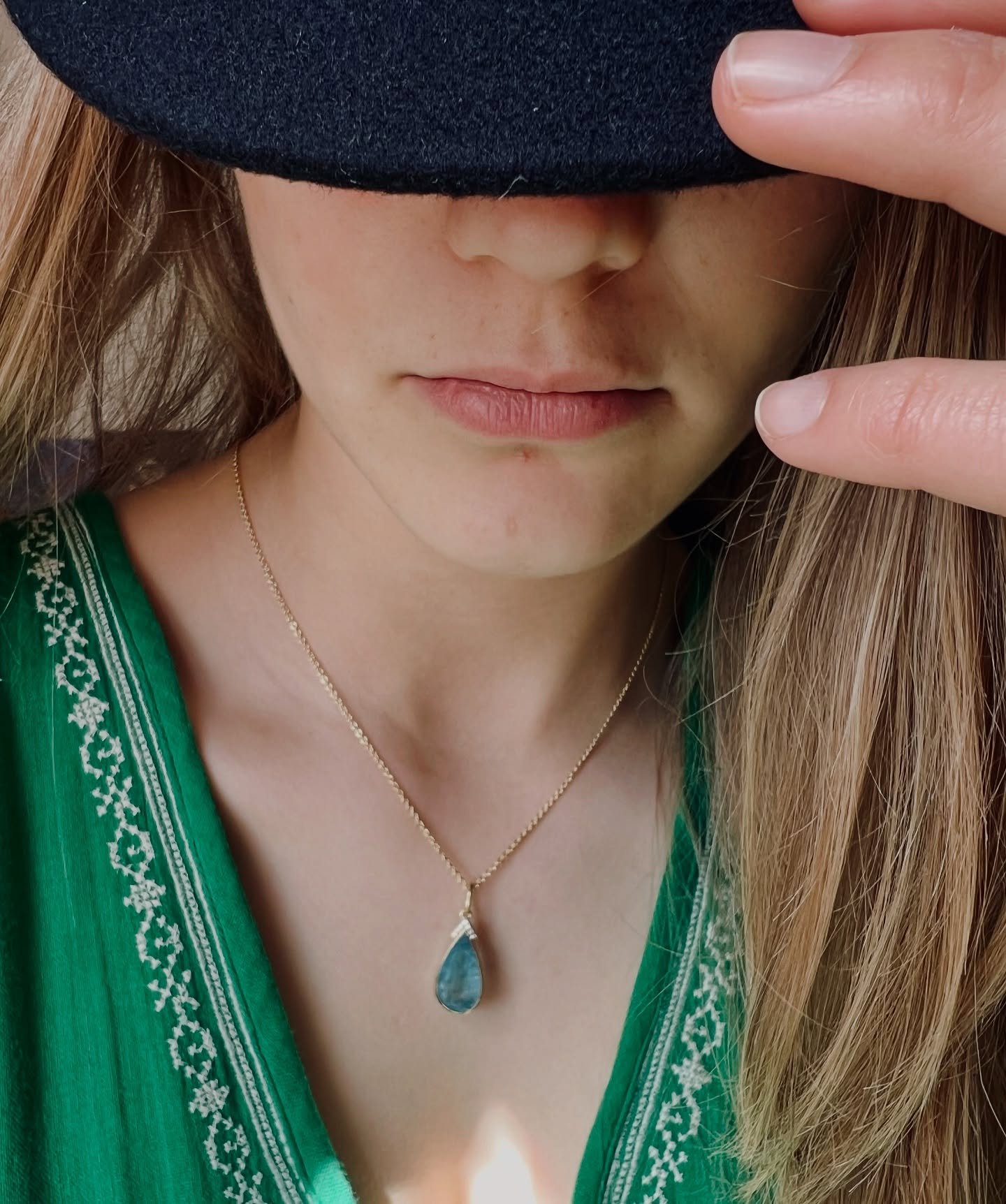 An Aquamarine moment 
💙💙💙💙💙💙💙💙 x

#dimaonds #aquamarine #aquamarinependant #cassiajewellery