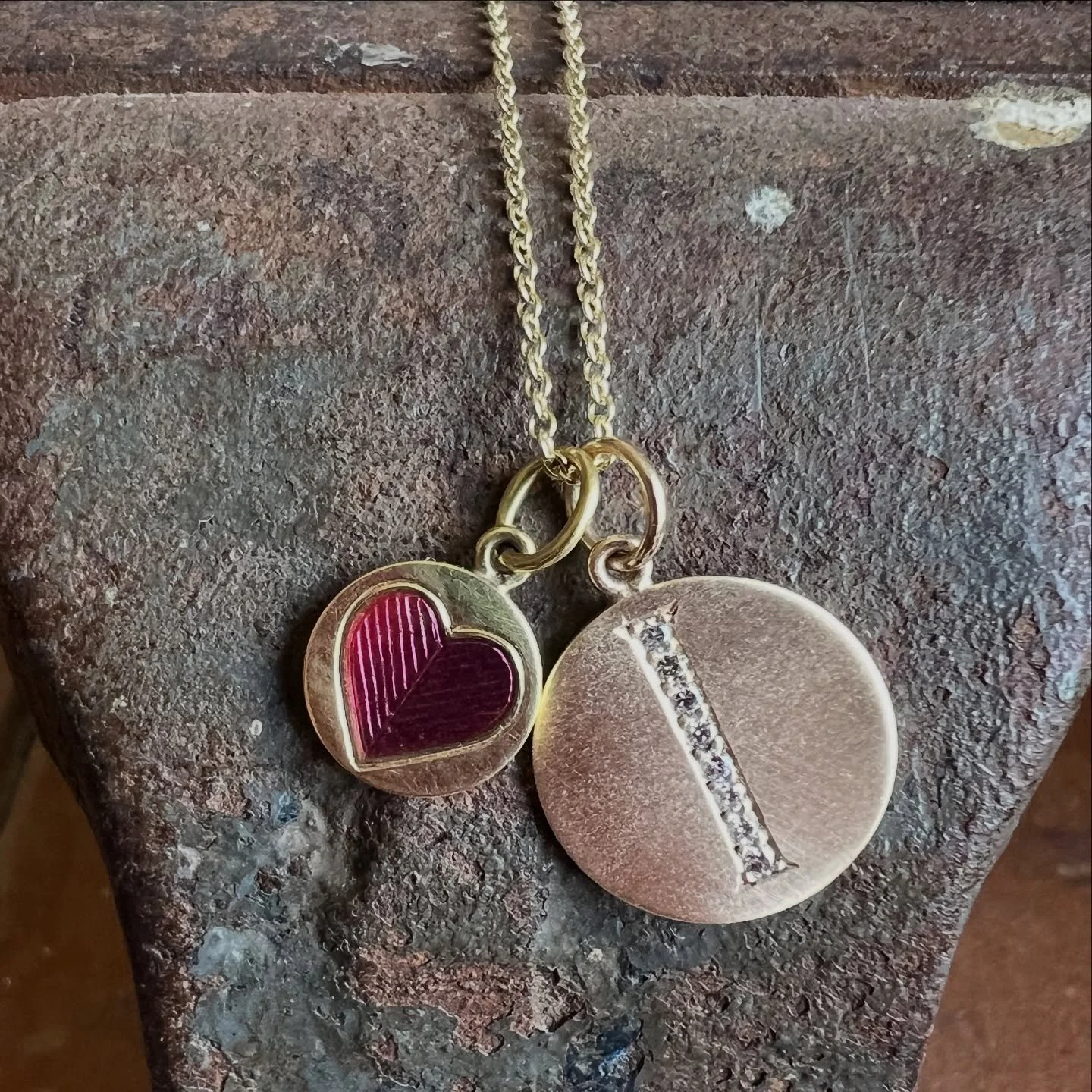 Eye Eye !!
I still have this lovely two tone pink hand engraved and hot enamelled 18k gold heart available&hellip;
Dm me x

#handcrafted #hotenamel #cassiajewellery