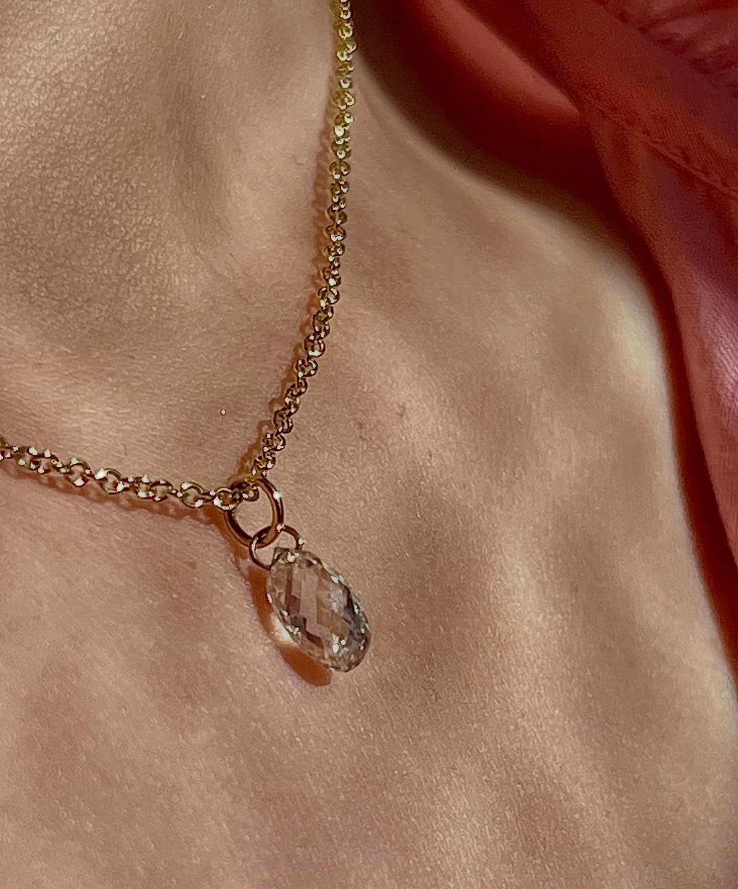 An elegant briolette diamond&hellip; different sizes are available 🫣

#diamond #diamondbriolette #notonthehughstreetdiamond #diamondpendant #diamondnecklace #cassiajewellery
