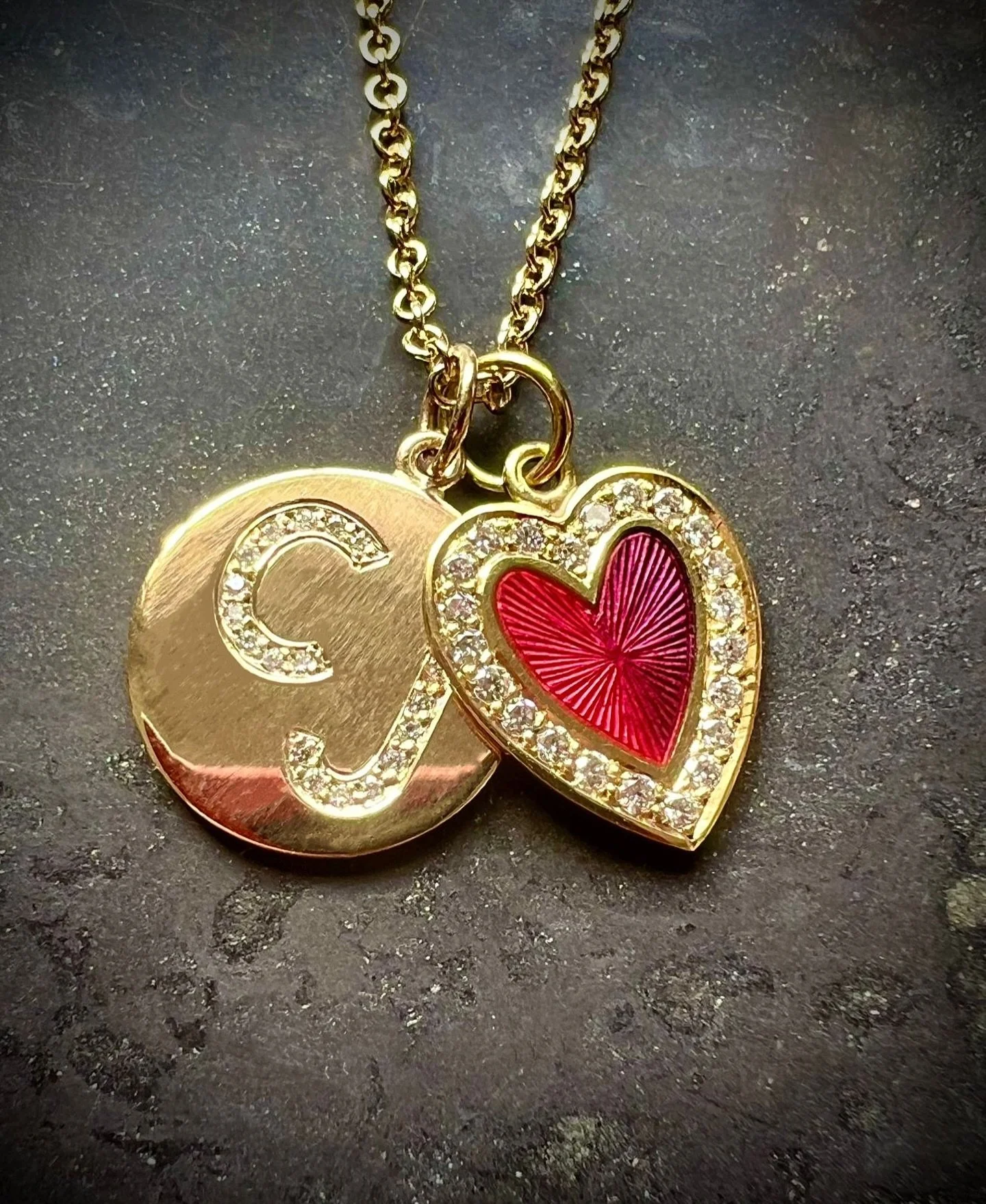 For a special couple 🥰

Re doing your #wedding #vows after many years is a wonderful thing&hellip; 

#love
#lovegifts #enamelheart #lovingcoople #marriage #married #cassiajewellery