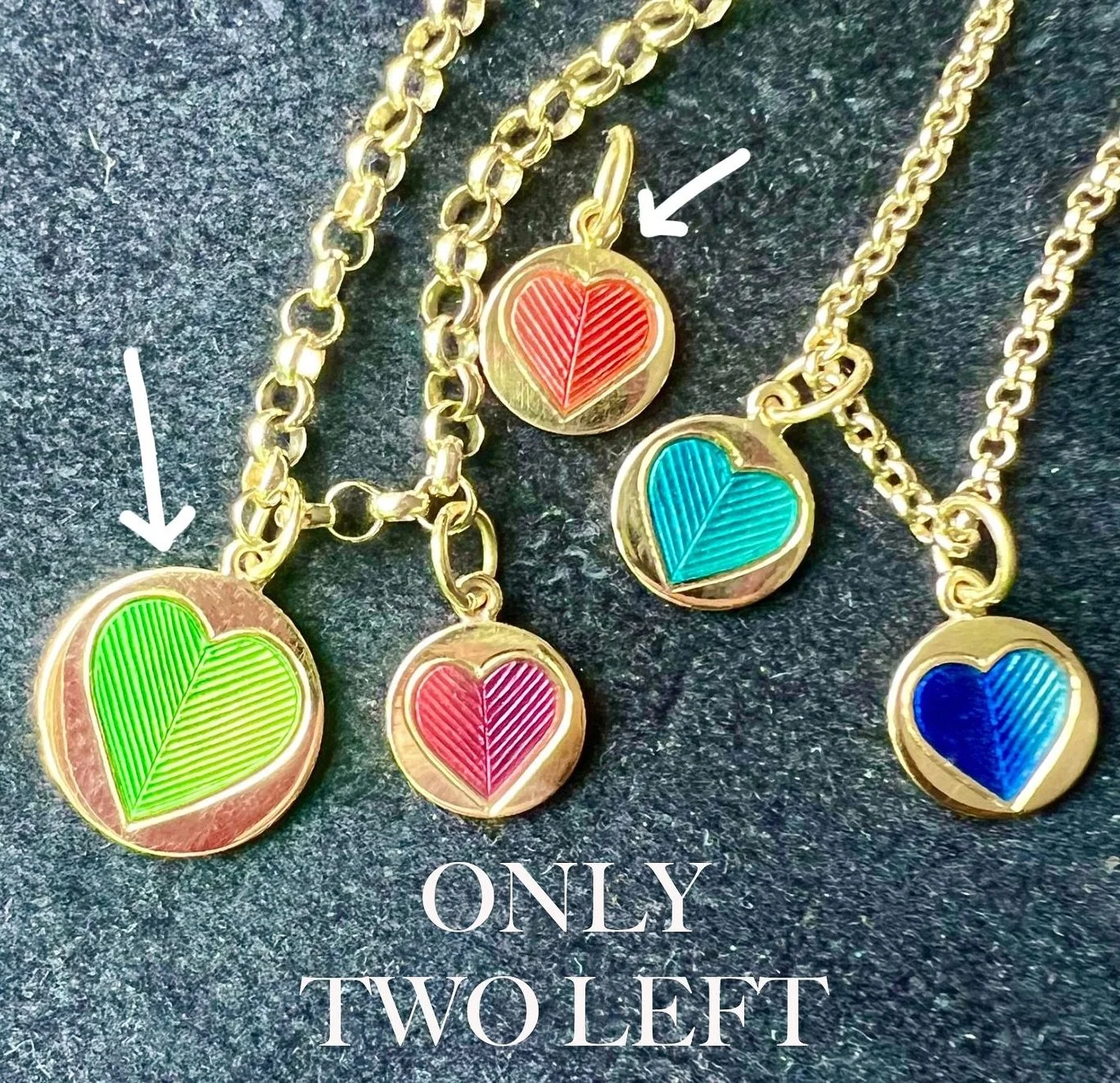 Only two gorgeous heart limited edition hand engraved hot enamel solid 18k gold discs available&hellip;
🏃&zwj;♀️🥰

#enameljewelry #enamelheart  #charm