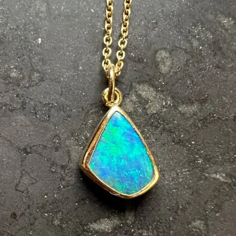 Turquoise shimmer in this boulder opal 

#opal
#boulderopaljewelry 
#jewelryforsale