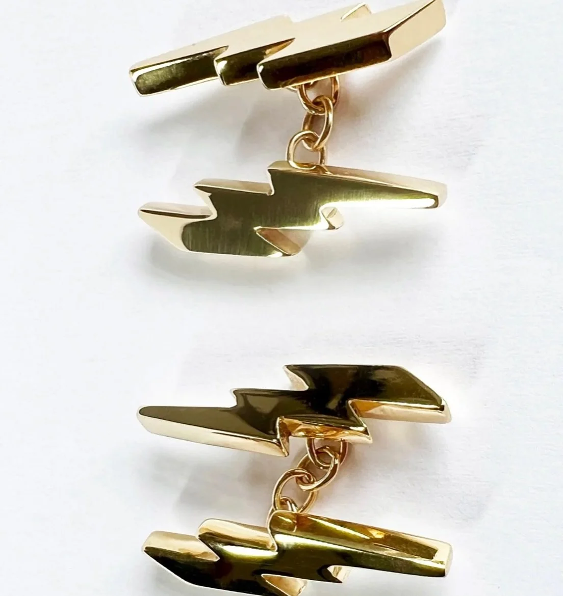 💛BOYS&bull;BOYS&bull;BOYS 🤍
Available 
One silver pair &pound;140
One silver pair 18k gold plated &pound;195

#cufflinks #boyscufflinks #menscufflinks