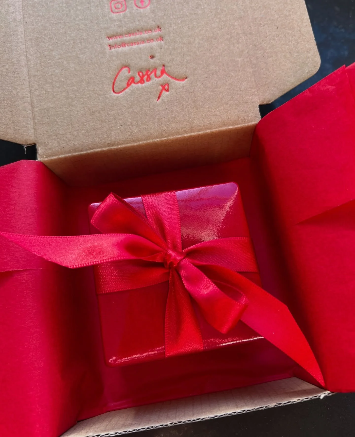 All my jewellery goes out in these lovely red leather boxes and ribbon ❤️🥰❤️

#leatherboxes