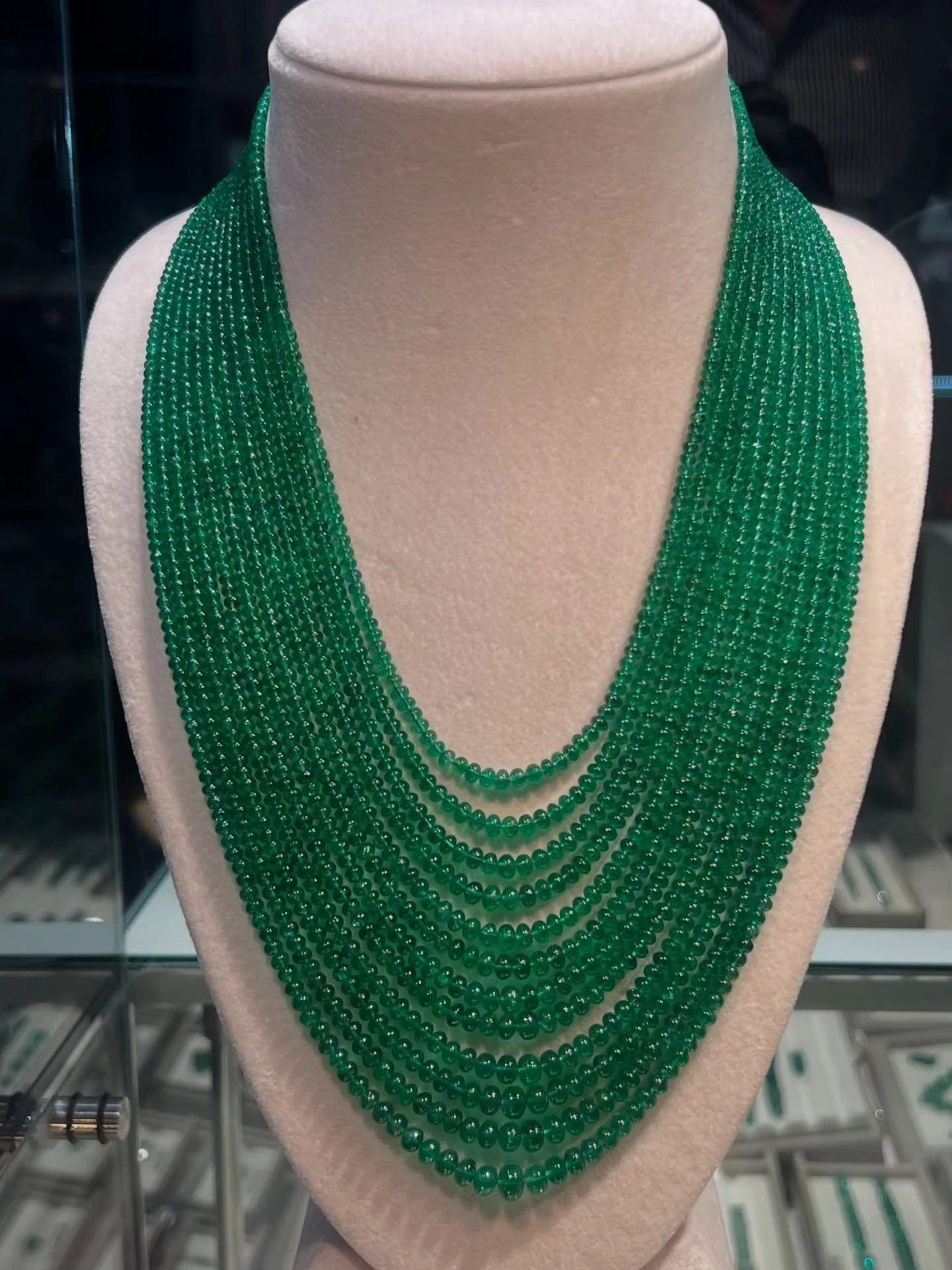 Loved exploring here in Bangkok - will definitely be back and saw some old friends from 30yrs ago! oh my ! 

#gems #gemdealers #bangkokgemstones