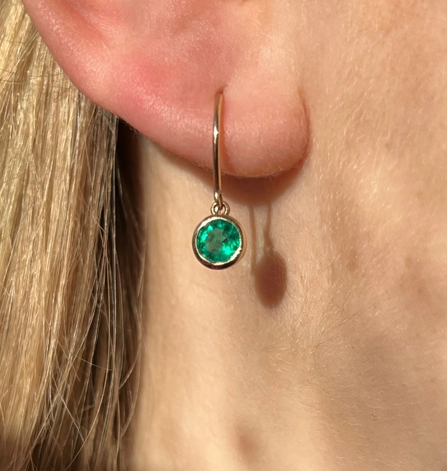 ✨Made for collectors of beautiful things..
 Ready to ship ✨ Link in bio
 
#earrings #emeraldearrings #goldearrings #cassiajewellery
