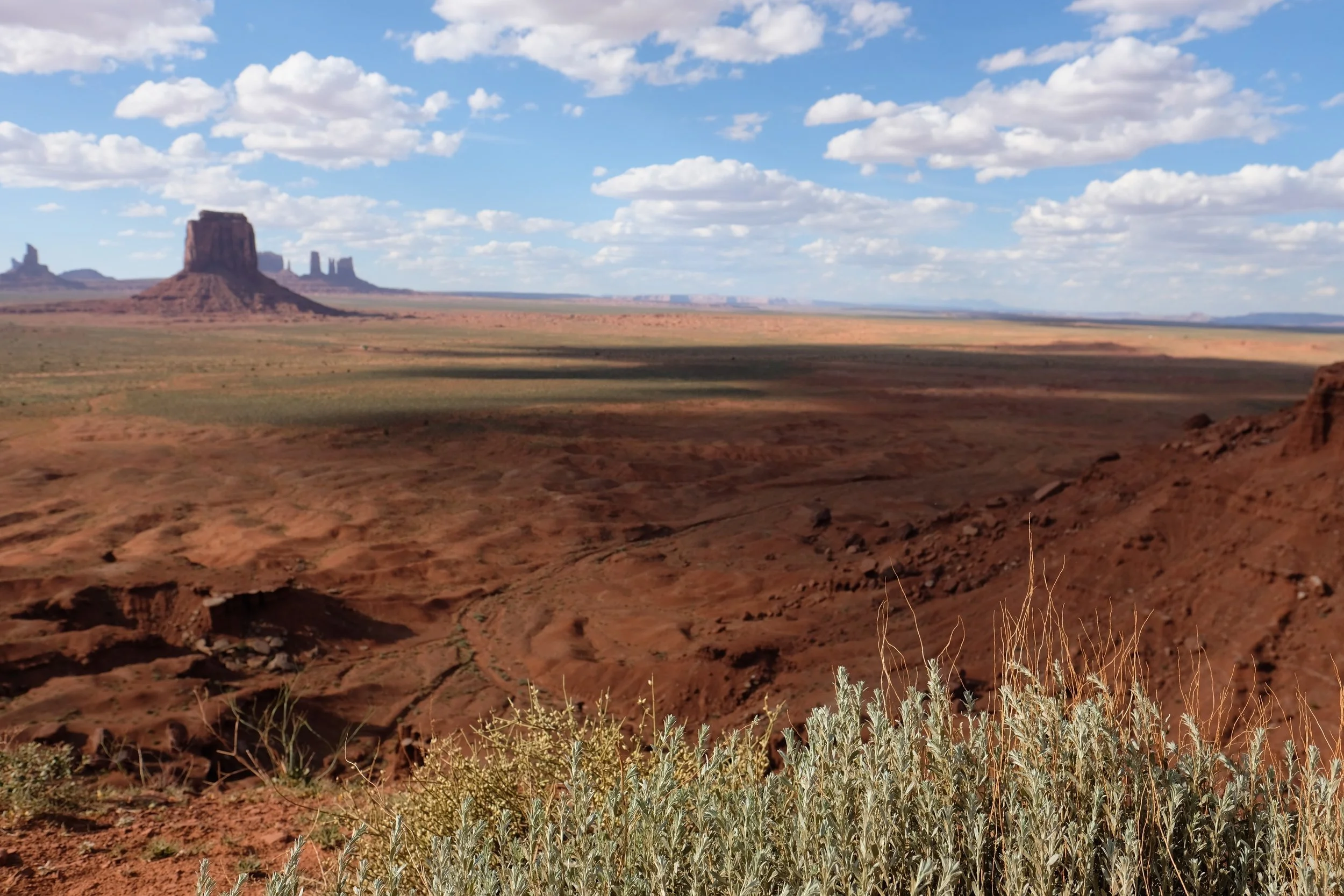 Monument Valley Buttes, Navajo Territory, Arizona Desert, U.S.A. | Travel Blog | Observationsfromabroad.com Travel & Culture Advice (Photo by Laura Eberschveiler)