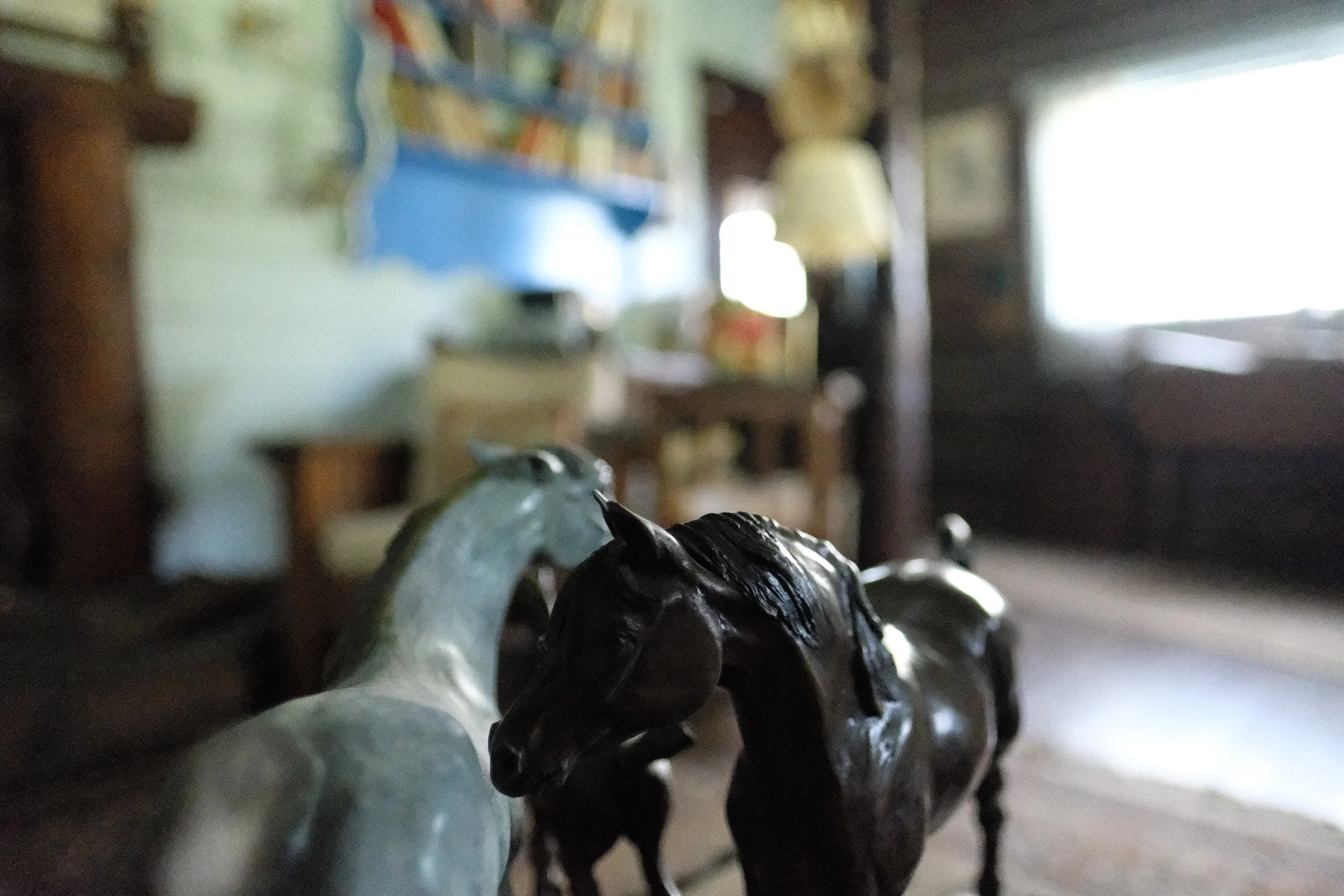 Horse Sculpture in a Ranch House, Arizona U.S.A. | Travel Blog | Observationsfromabroad.com Travel & Culture Advice (Photo by Laura Eberschveiler)