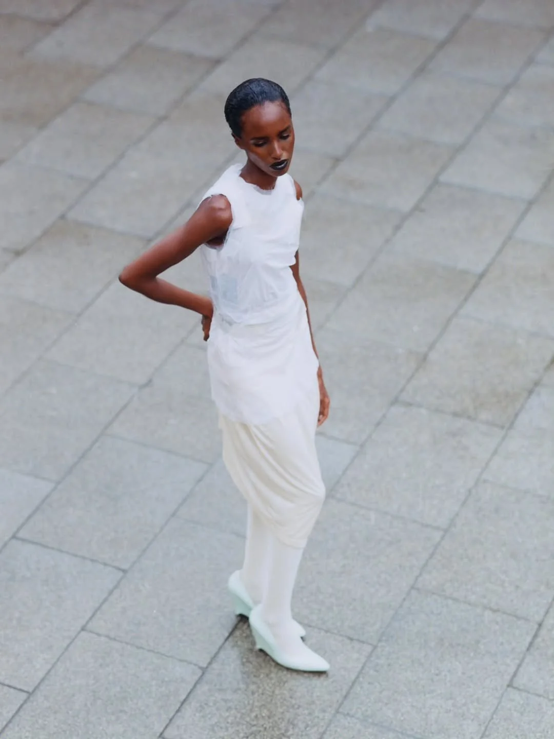 For @bibiabdulkadir in the @manifestomedia editorial I created a sleek-back, high-shine hairstyle. The starting point was adapting the structure to her recently cut textured hair, which naturally tended to spring back. I didn't want to force it with 