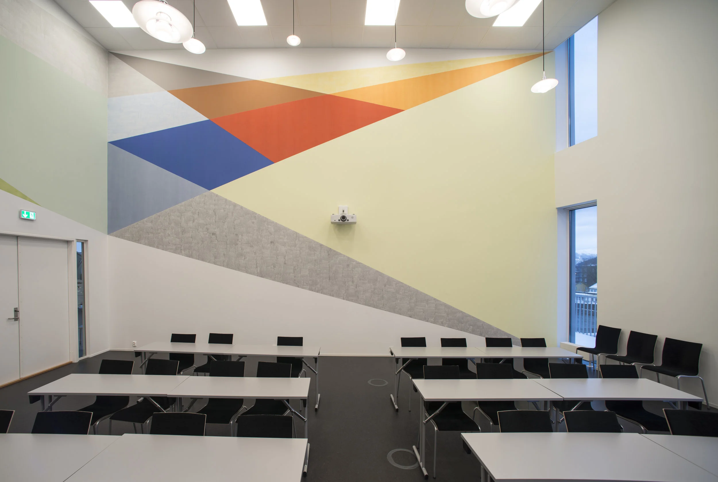 Byen i rådhuset, silicate paint on wall, 636 x 1840 cm, 2012-14.