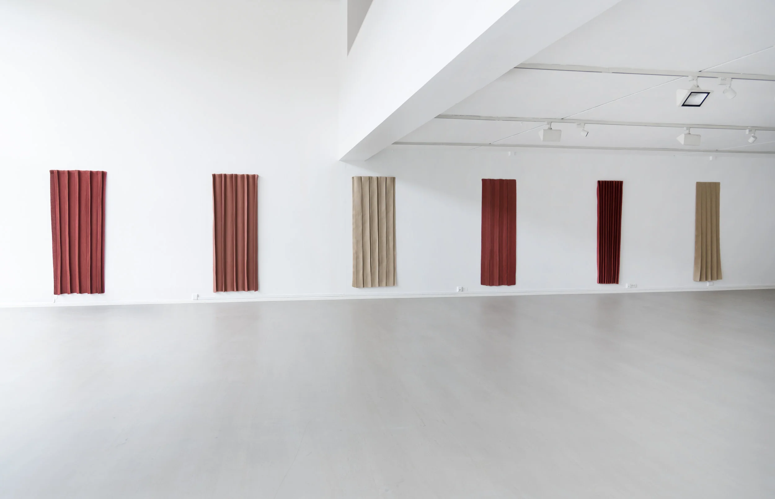 Cladding, jute, dimensions variable , 2017.
