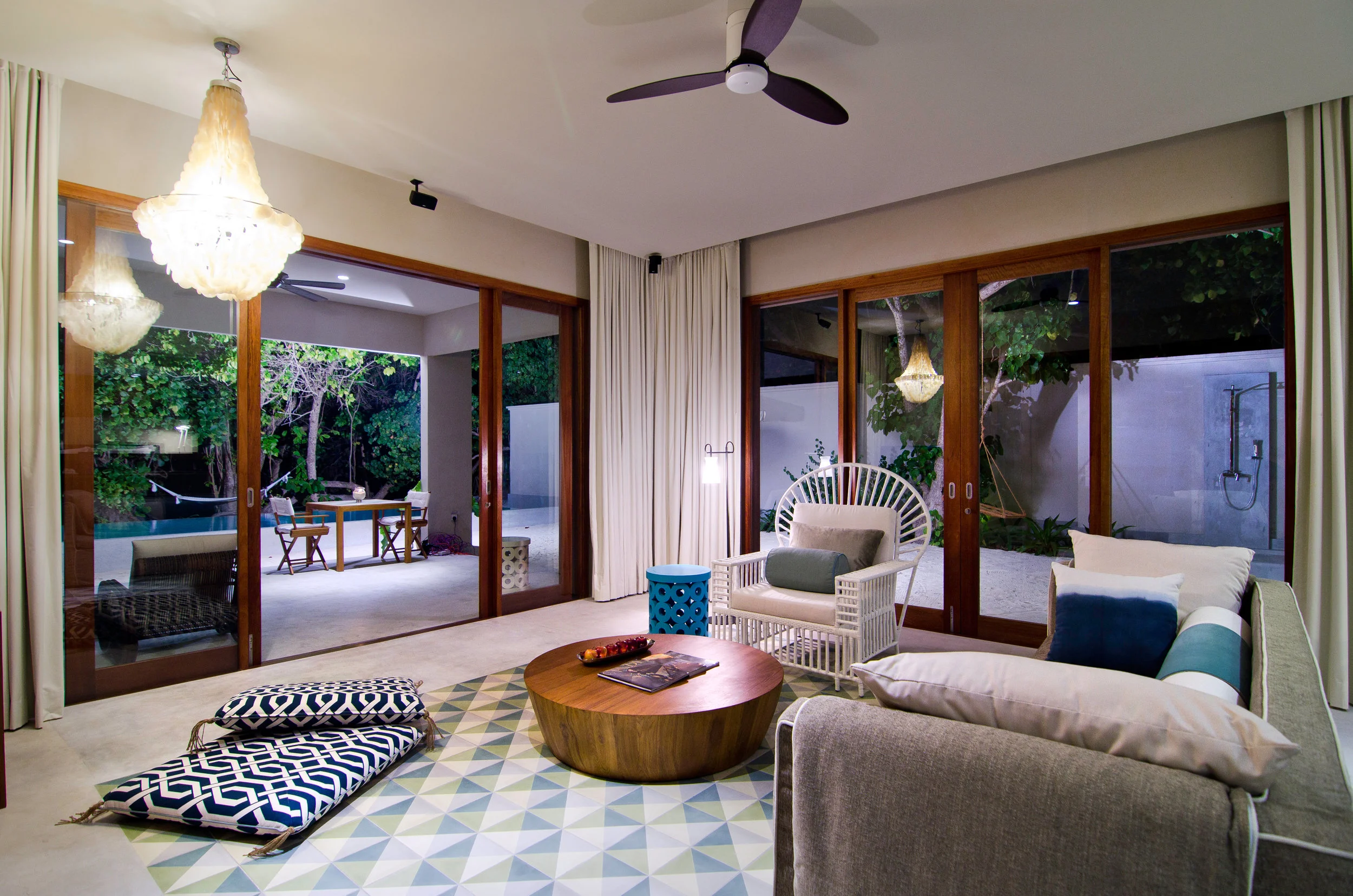 BeachHouseLounge01.jpg