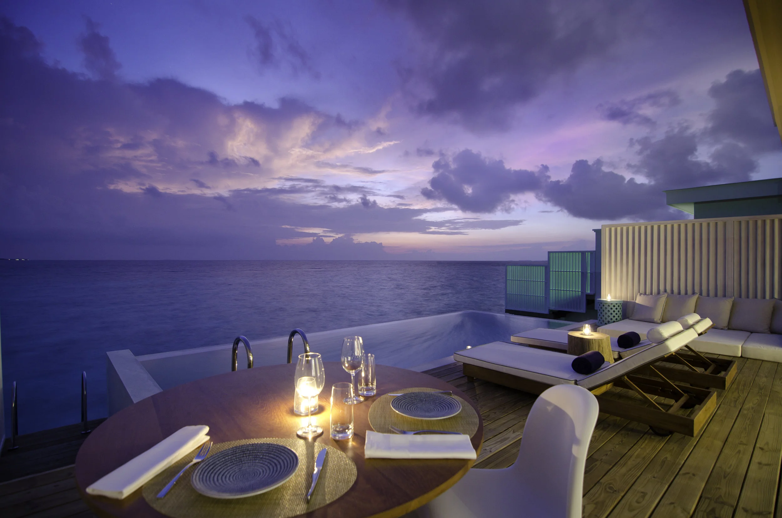 LagoonHouseDeckNight01.jpg