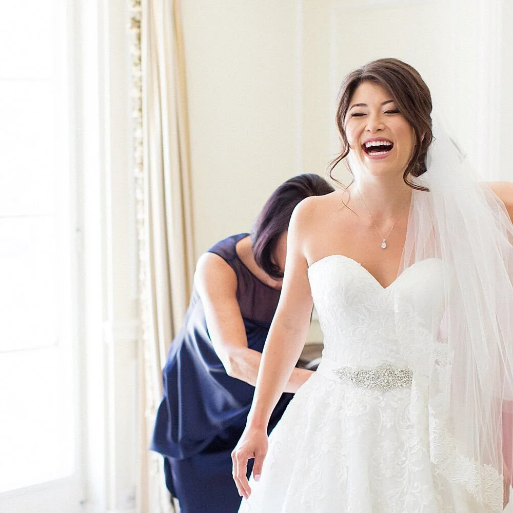 Nothing lights up a room like a bride&rsquo;s laugh &mdash; effortless, real, and undeniably beautiful

Photo: @thevondys 
Planning: @honeyfitzevents
Venue: @caltechathenaeumweddings