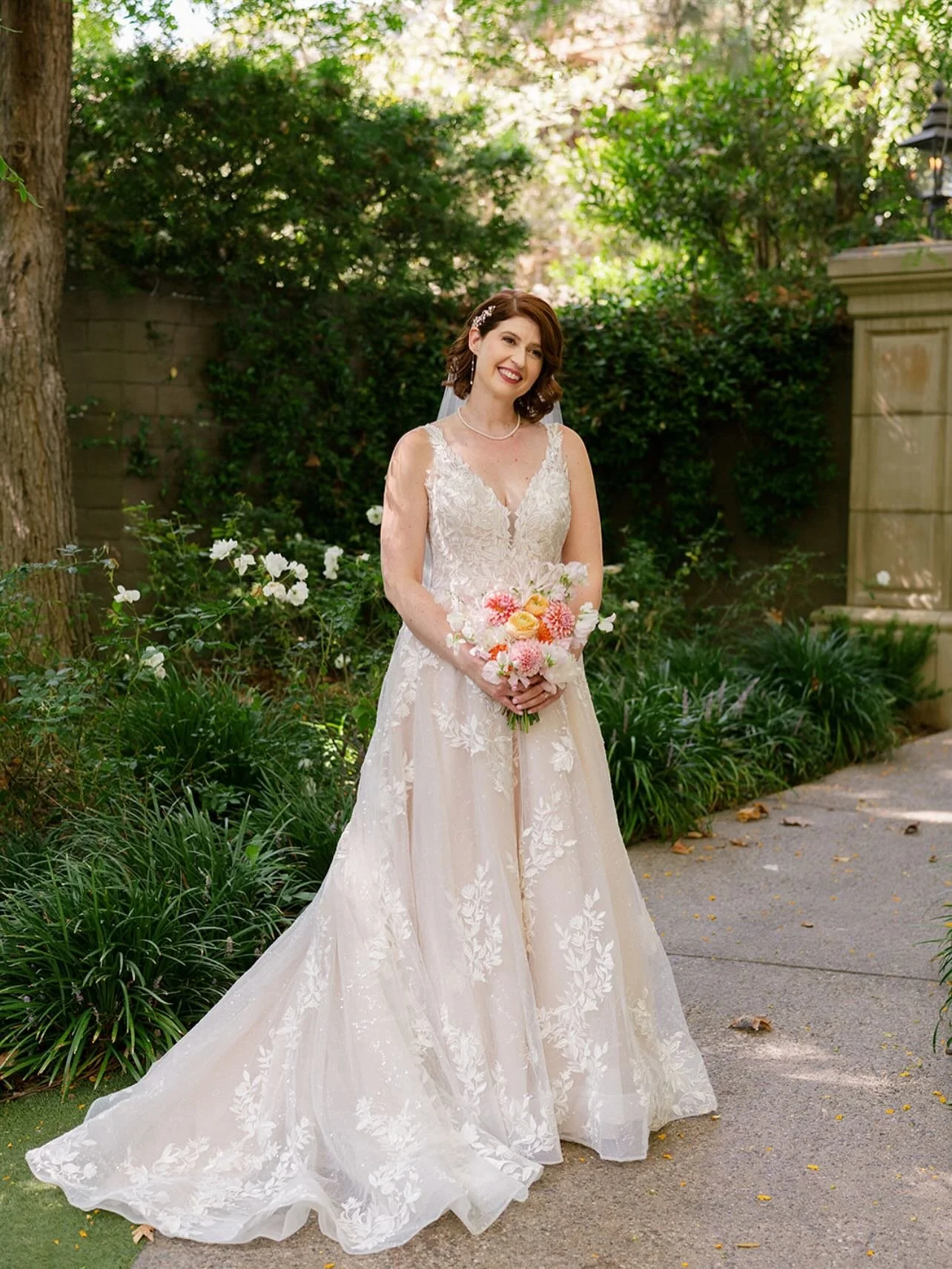 A dreamy day at The Garland Hotel ✨ This bride&rsquo;s floral color selections blended so perfectly with the warm, vibrant tones of the venue&mdash;it felt like everything was meant to be!

Getting her ready was just as joyful&mdash;her bubbly, sweet