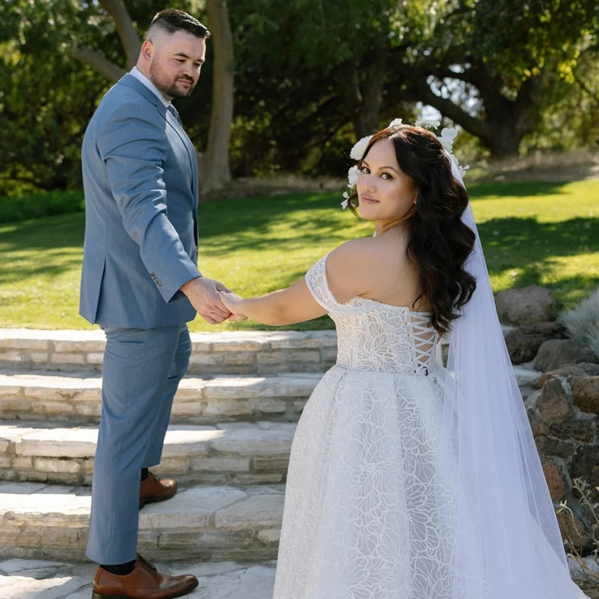 Jessamine looked absolutely stunning on her wedding day at @quailranchevents 🤍
Every detail, every moment&mdash;perfection. 
And that last golden hour shot? Pure magic! 

Hair + Makeup | @serenebeautyartistry 
Photography | @sarahohphotography 
Venu