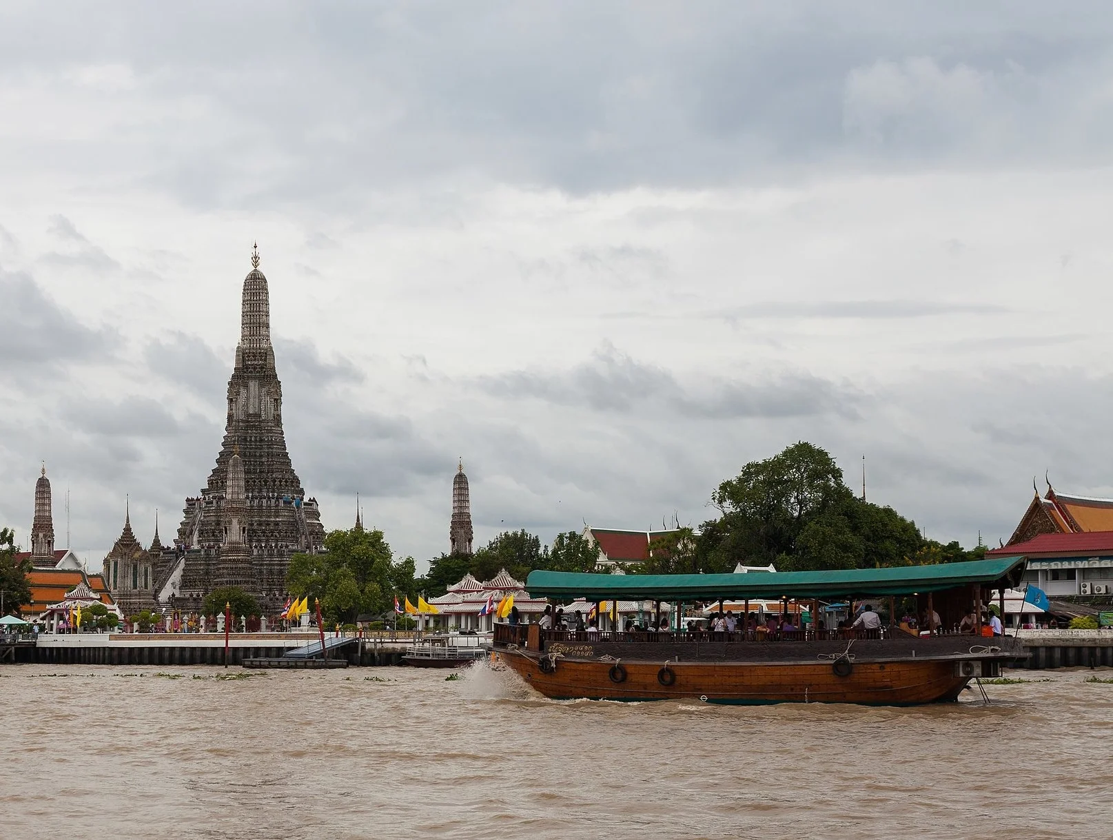 2880px-Templo_Wat_Arun,_Bangkok,_Tailandia,_2013-08-22,_DD_02.jpg