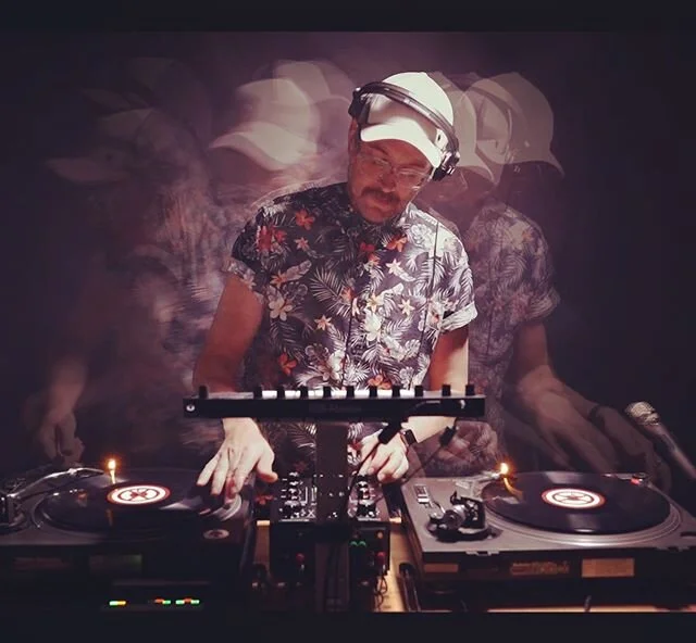 Had great fun filming a DJ mix for @emasound , available soon for your listening and watching pleasure 🤓👍🏻👏🏻 #djlife #traktor