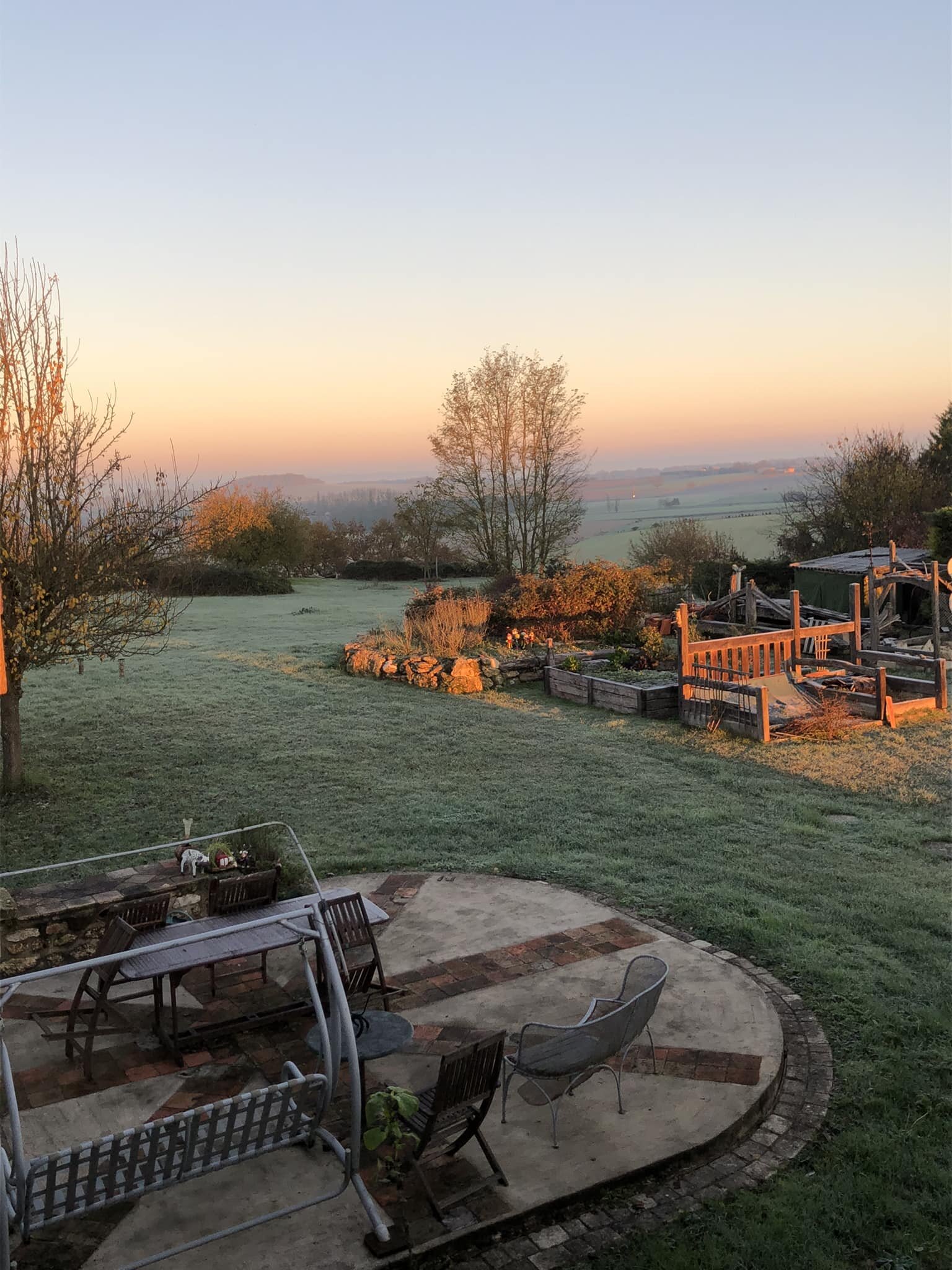 What a beautiful, crispy morning in SW France. It&rsquo;s starting to feel a lot like Christmas&hellip;.

Sending you all a bright and sunny Monday vibe xx