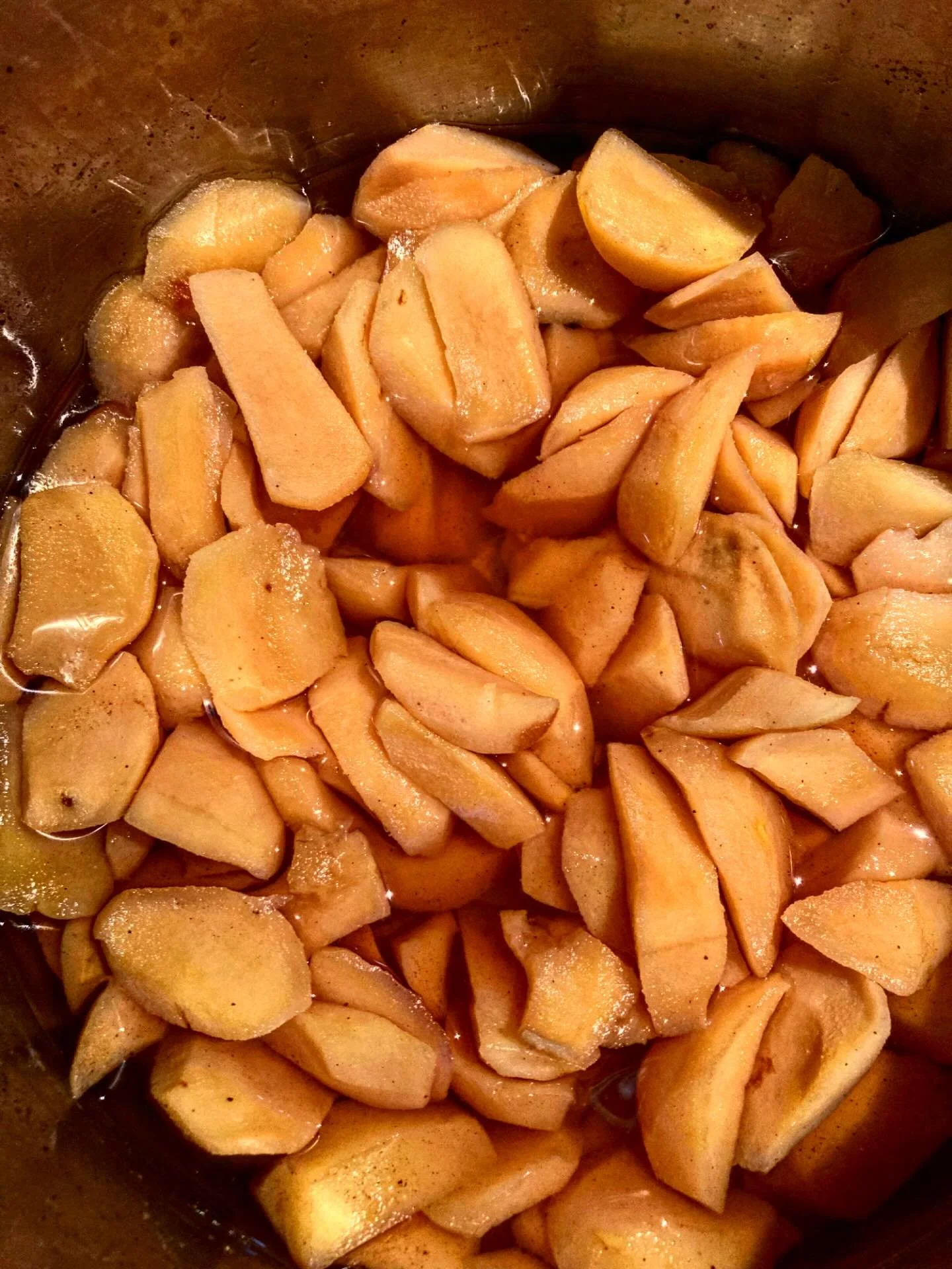 Poaching quince in syrup. Absolutely delicious quince tree bounty. 

#poachedquince #gardenbounty #fruittrees