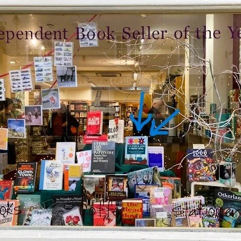 It&rsquo;s in a bookshop window!! 😍📚
So chuffed to see Uncomplicated Gardening now stocked at Winstone&rsquo;s Bookshop, Sherborne @winstonessherborne🌱

If you're local - drop in! 💚

#BookshopFind #GardeningBook #IndieBookshops #authormoments