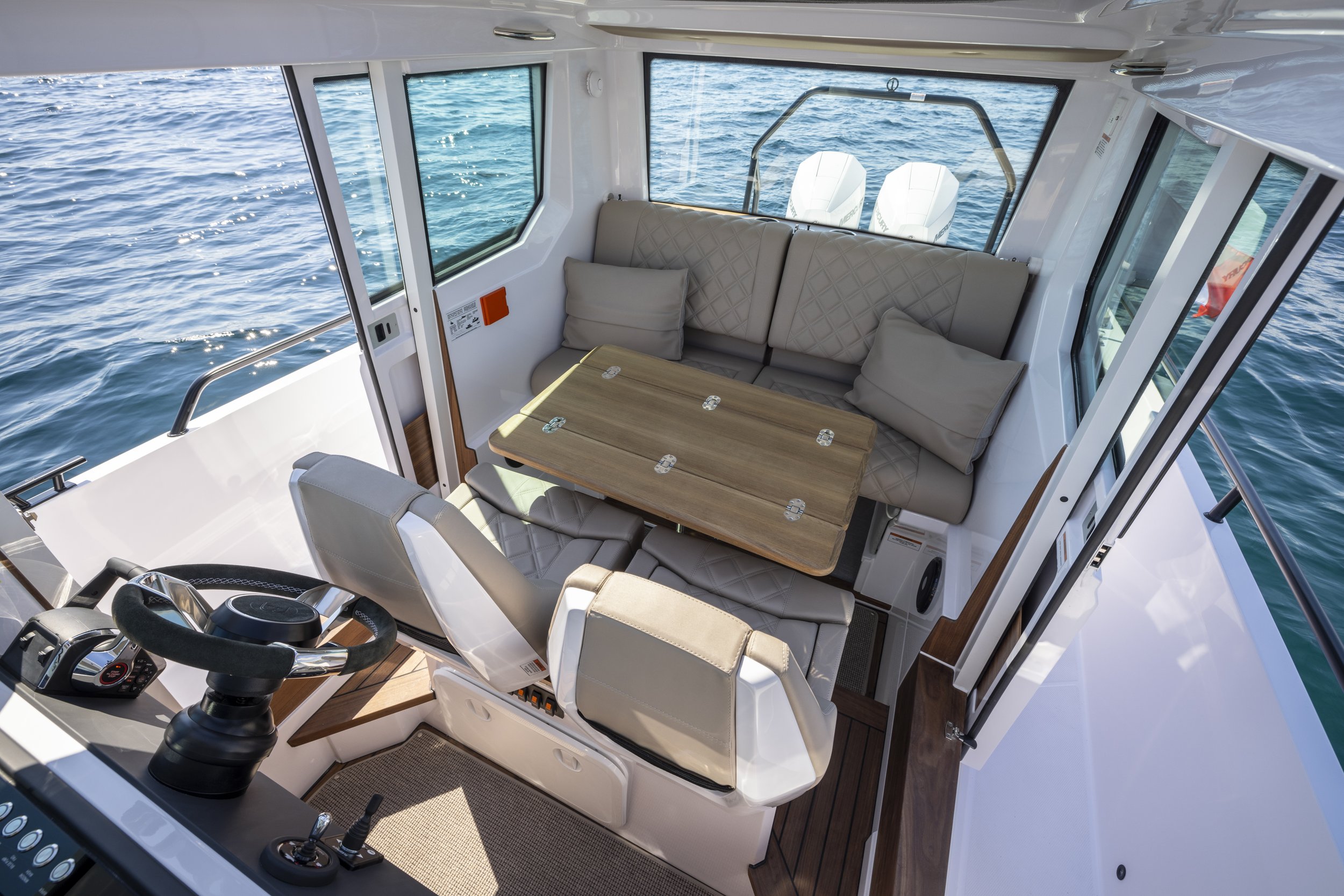Axopar-28-Cabin-BLTP_C4A1607.jpg