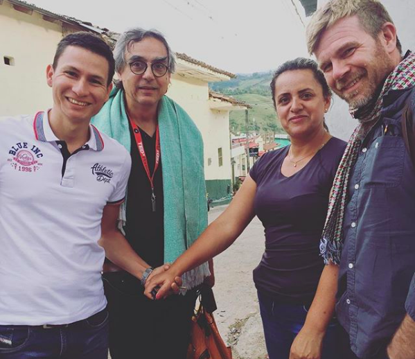 De izquierda a derecha: Eduardo Urquina y Alejandro Renjifo de Fairfield Trading, Astrid Medina, y Robert de CCS. Astrid estuvo en Acevedo durante el concurso CCS Acevedo Cup 2018 para apoyar y aprender de sus colegas cafeteros huilenses. 