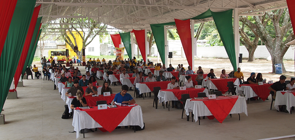  Judges and producers await the awards announcement at the Valle Cafetero 2018 competition.  