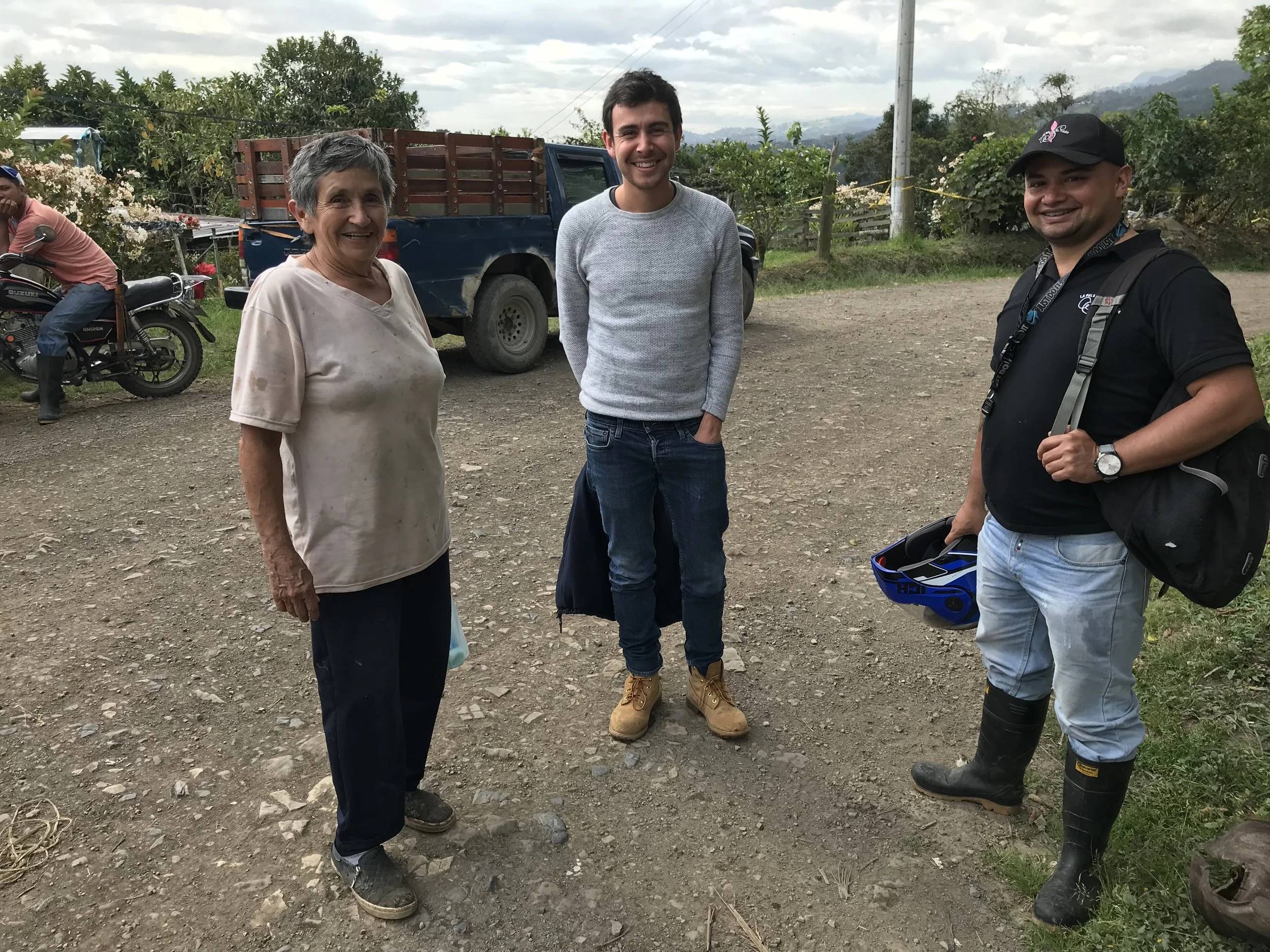 Producer Carmen, Simon (Sales Representative at LPET) and Edwin (agronomist at LPET).