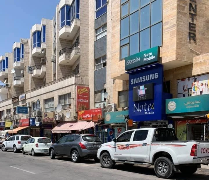 When we were done snorkeling, we drove back through the city center and I was surprised to see how similar this area seemed to Amman, with the cafes, cell phone providers, and indoor-outdoor markets. Photo credit: Moriarty, 2019