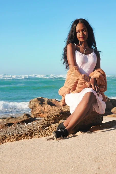 "Je n'oublierai jamais" by MacKenzie Galloway