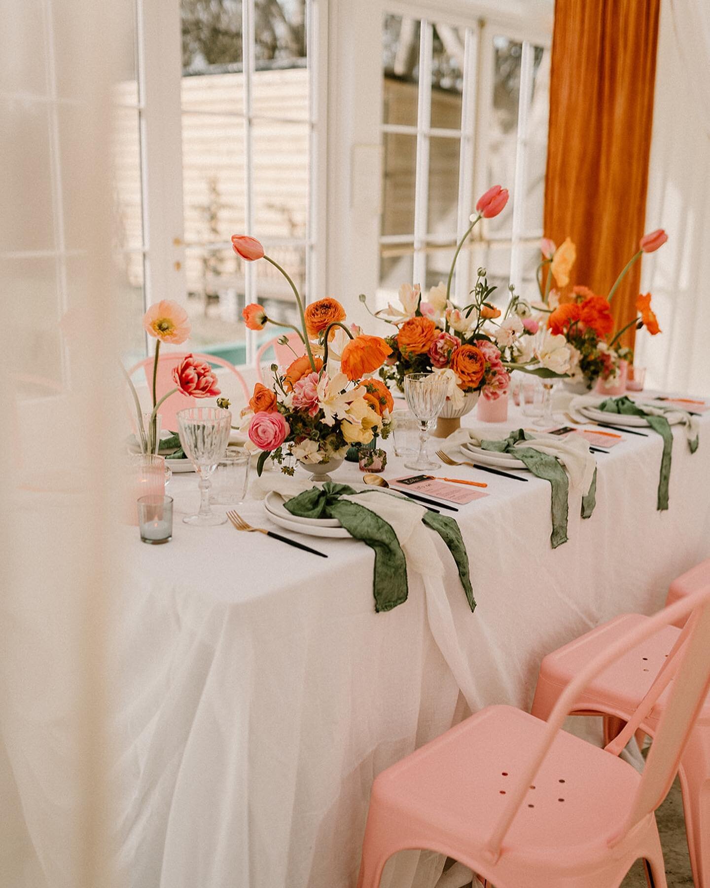 More Spring poppies from this shoot. My first with @abstracteventsuk. Love creating with you! 🌸 

The Dream Team 🌸:
Concept, planning &amp; styling: @abstracteventsuk 
Venue: @haynehouseweddingvenuekent
Photographer: @amywoodham_photography 
Videog