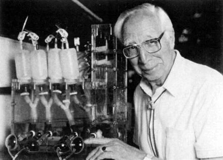 Willem J. Kolff, MD: A pioneer of hemodialysis and in the field of artificial organs