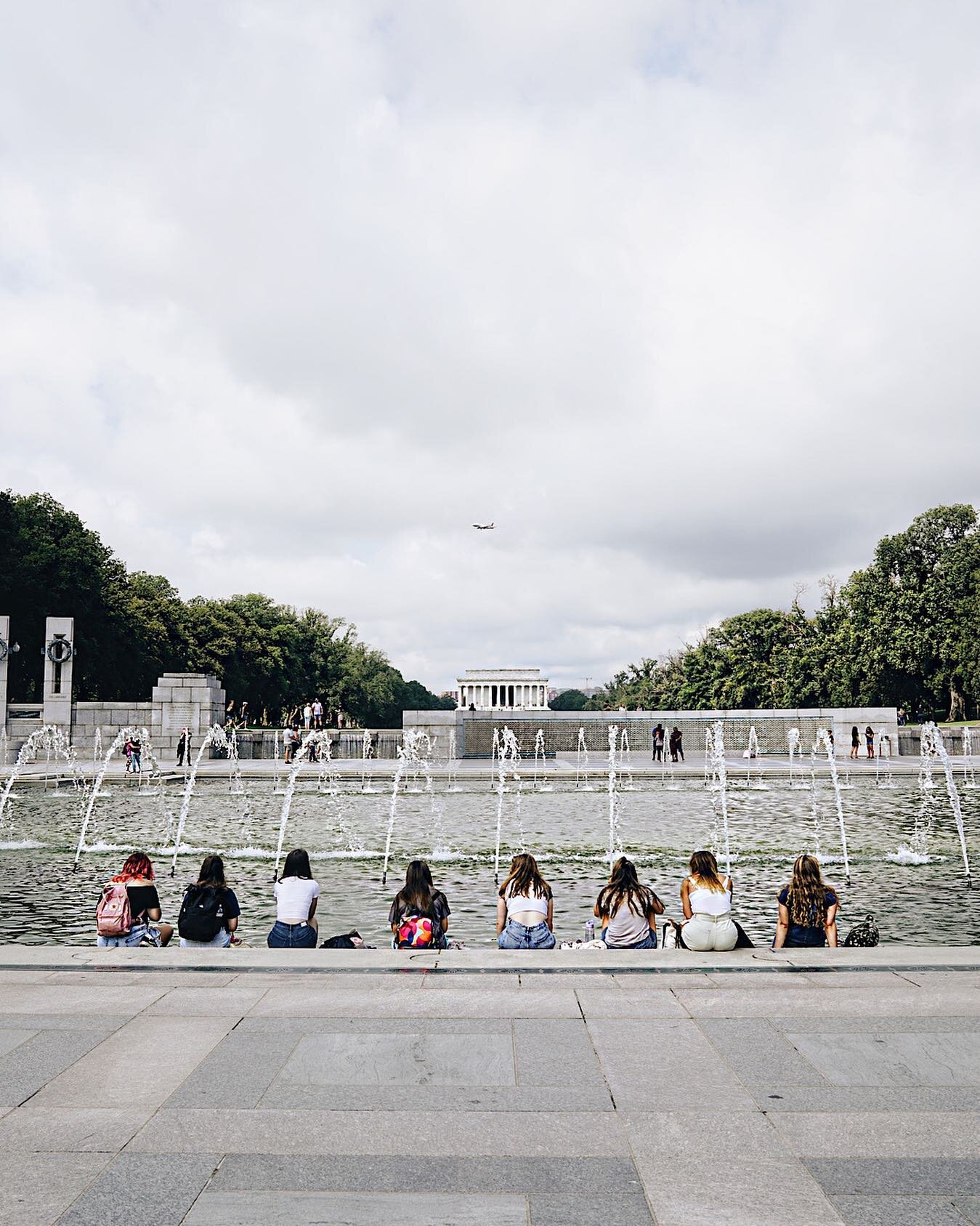 Are you all lined up for a new week?&mdash;it might be the last few days of August but there&rsquo;s also a heat advisory for today. Stay cool and hydrated! 🥵 

.
.
.
#cornersofmyworld #washingtondc #igdc #mydccool #seemycity #sidewalkerdaily#iwalke