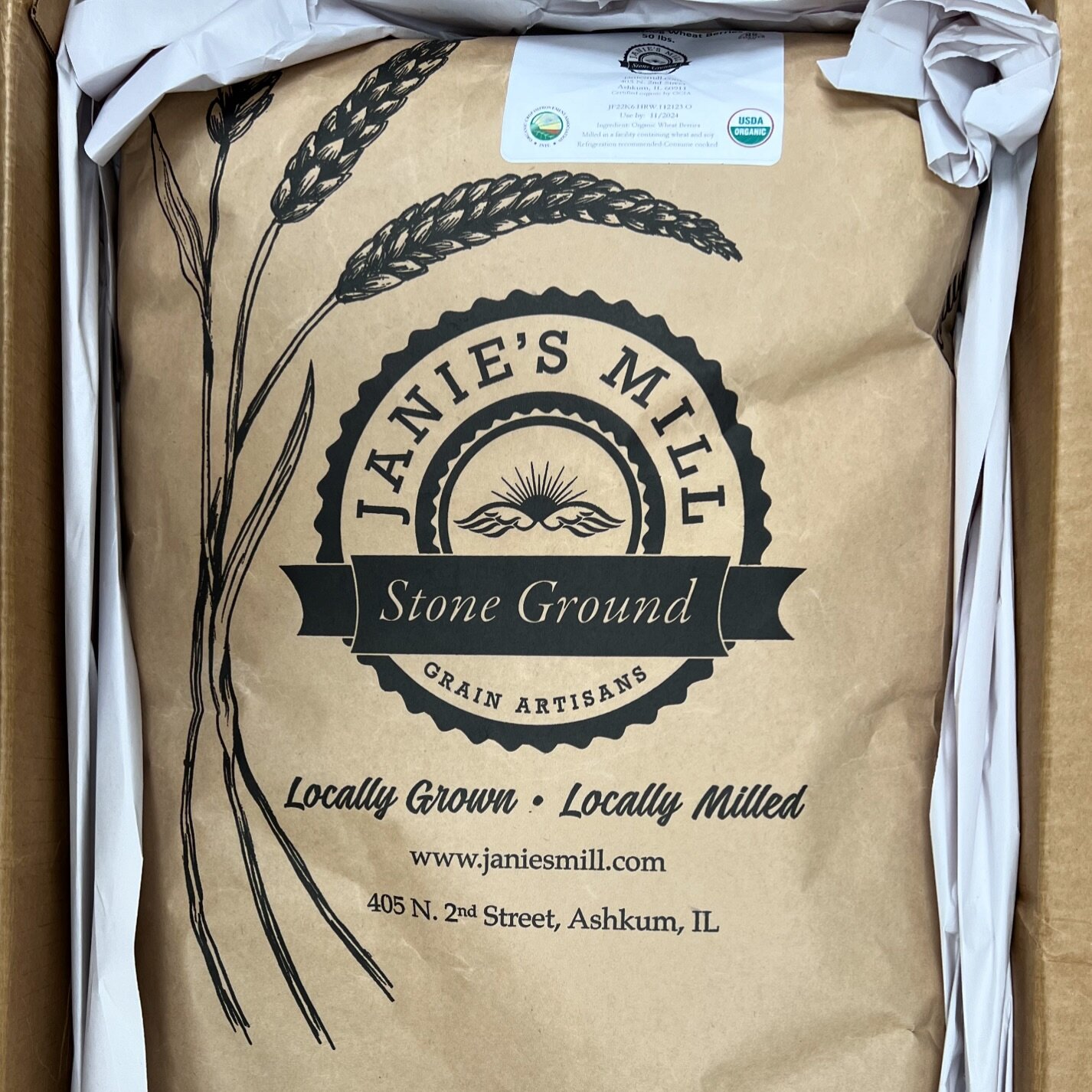 Opening another case of organic grain from @janiesmill 😌
This sweet, nutty wheat gets milled in our shop and baked into the sourdough breads you love.