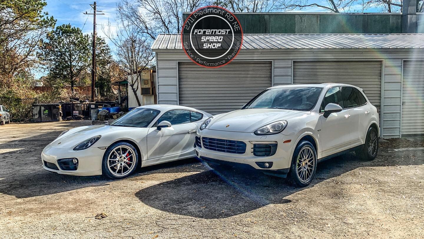 Idk about you guys but it&rsquo;s looking like a white Christmas for us! Here&rsquo;s a little his and her&rsquo;s combination that pairs really nicely together!

#porsche #porsche911 #pcar #pcarmarket #porschecayenne #porscheclub #hisandhers #911 #c