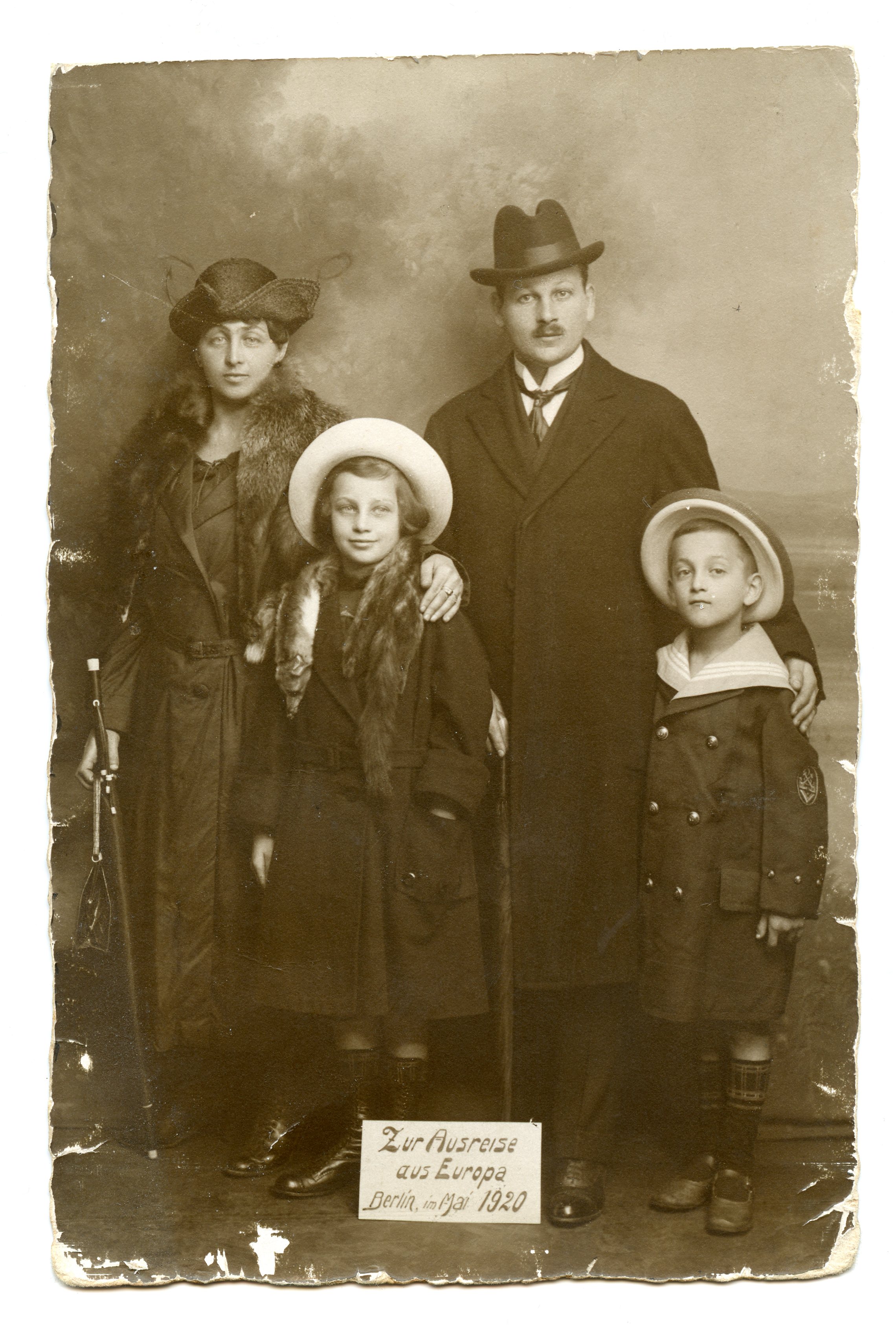 1920 - Eazak's parents and siblings before leaving Berlin, Germany