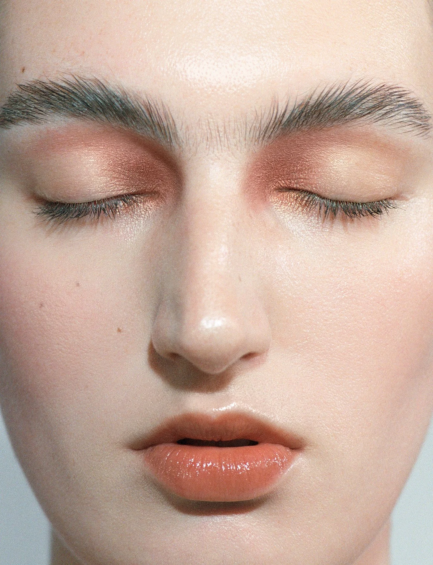 046-051_front_guccibeauty4.jpg