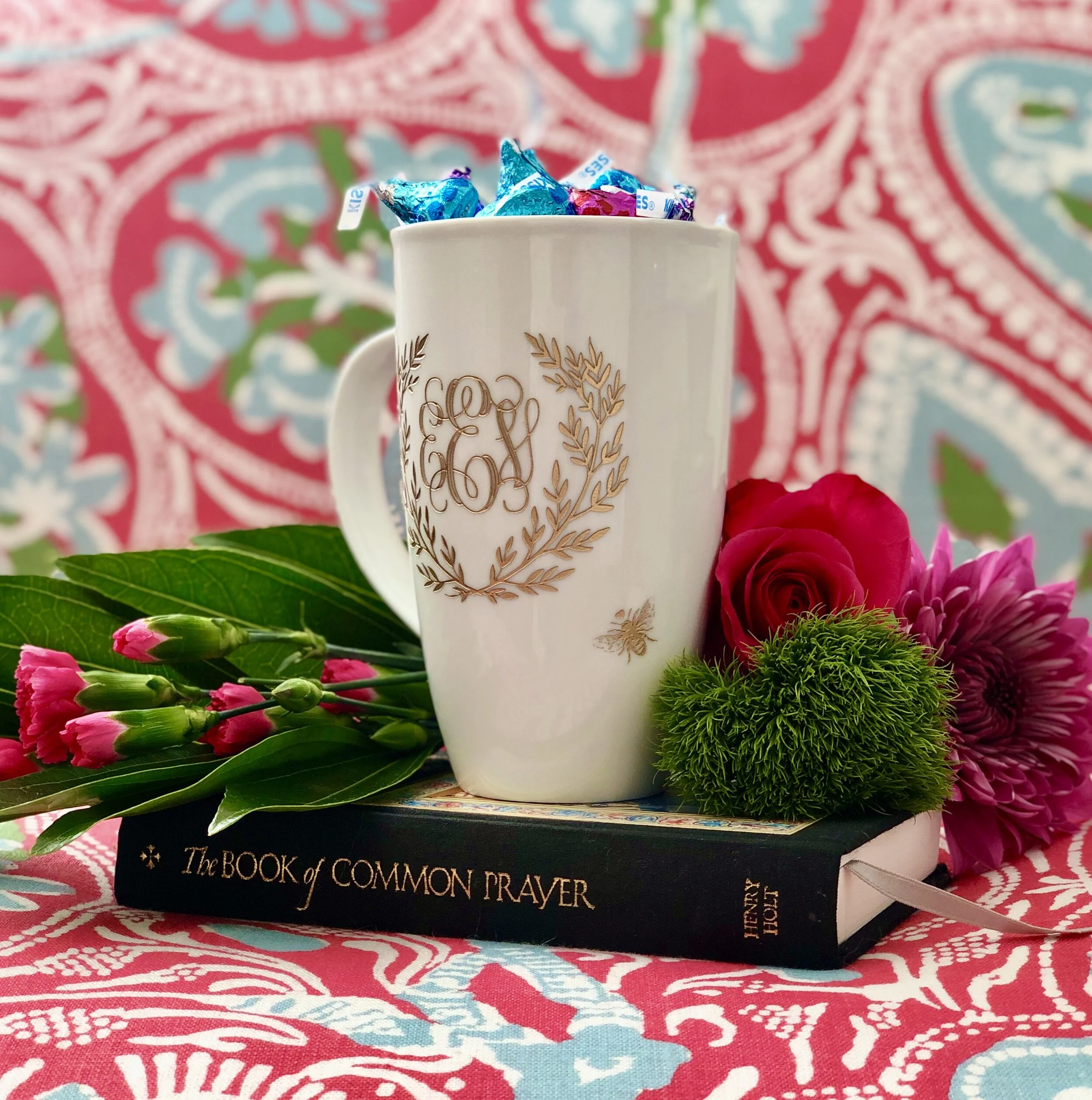 Hive Porcelain Gilded Be ❤️ Mug