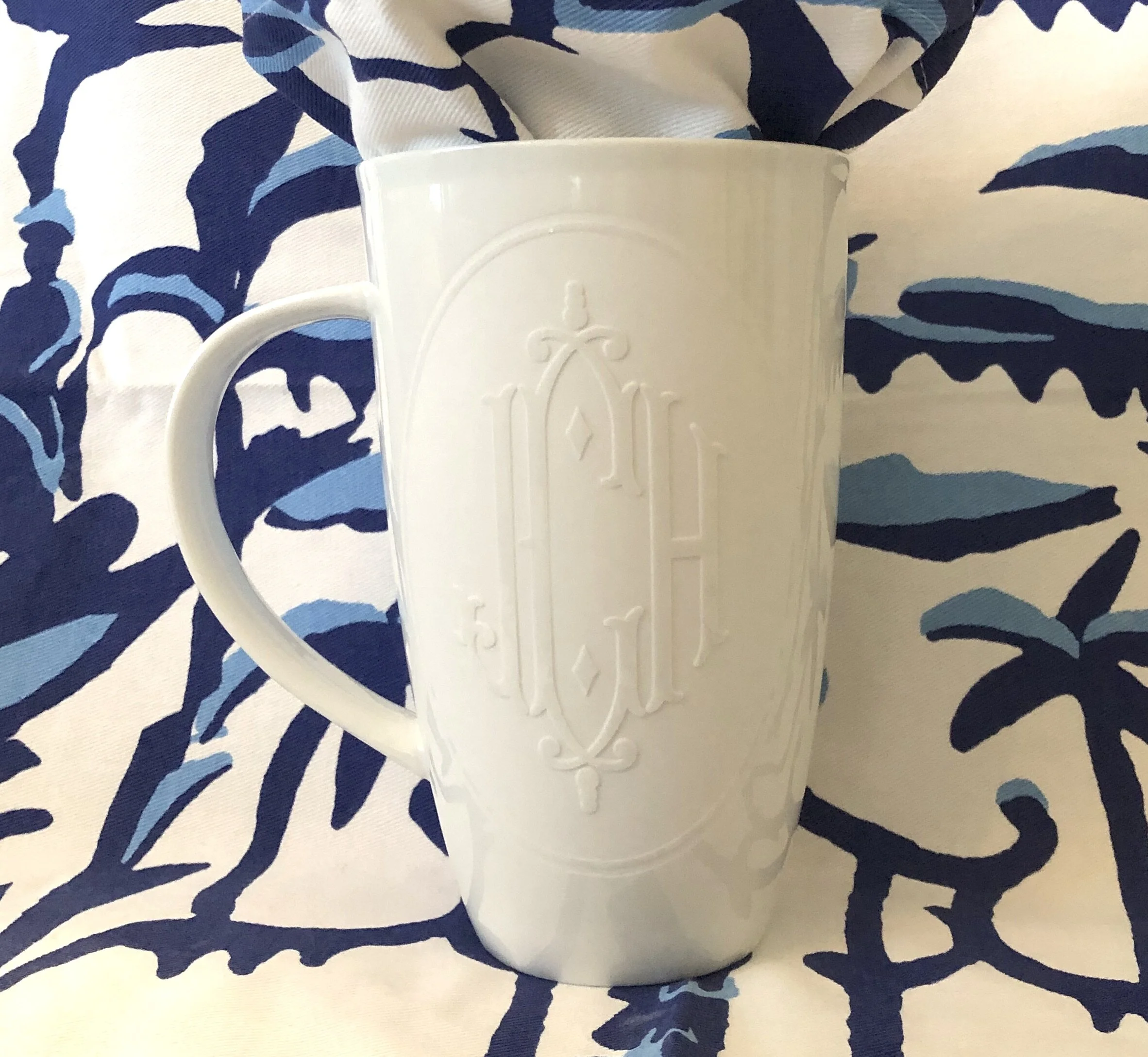 Hive Porcelain Relief Carved 20 ounce Mug