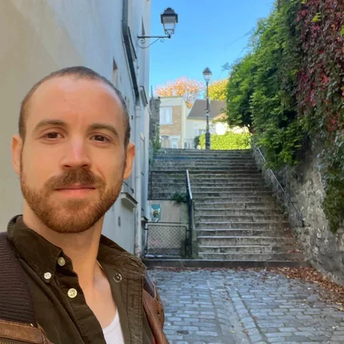 Professional photo of Ryan Leach